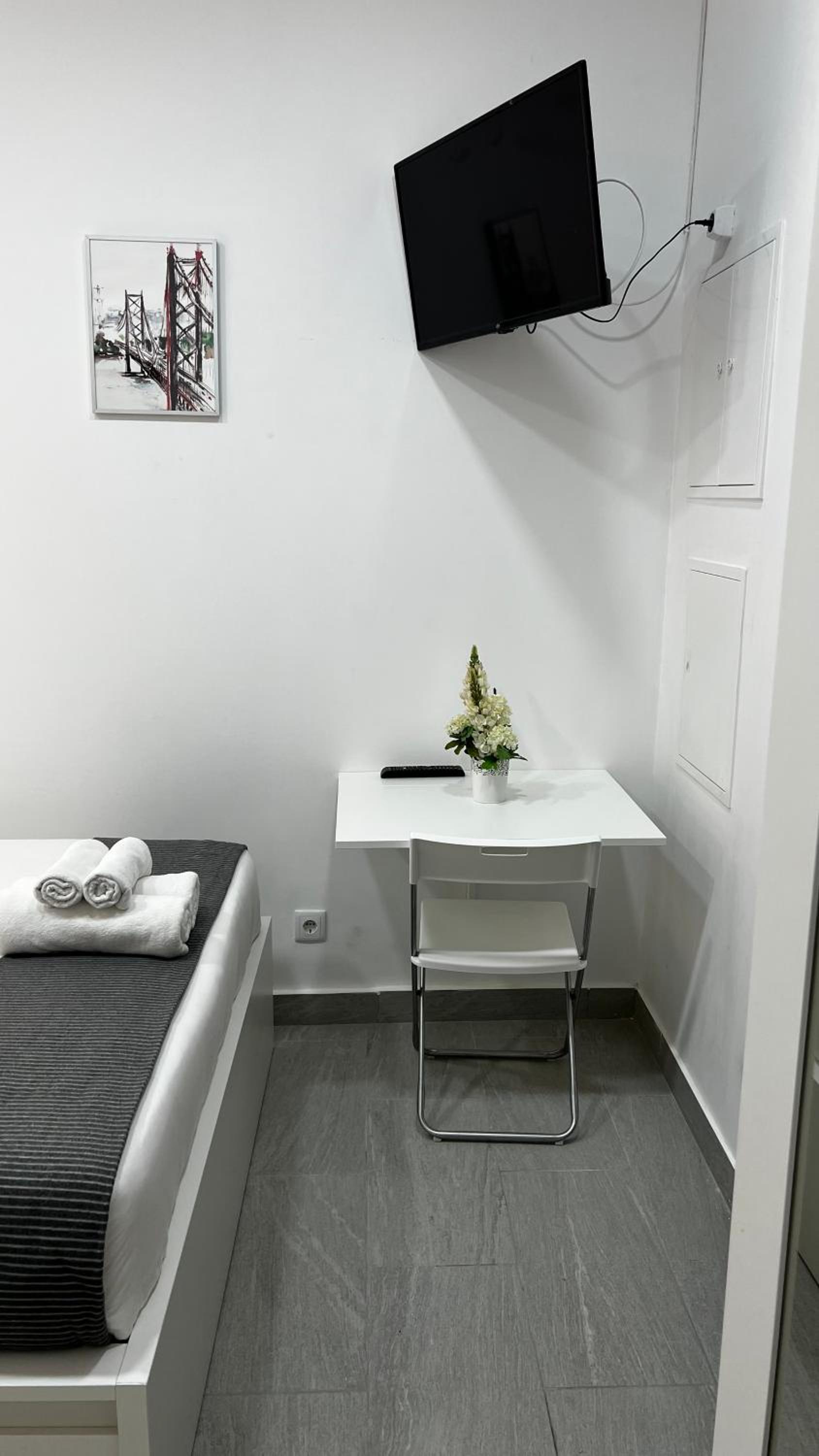 Double Room With Private Bathroom - Photo 4