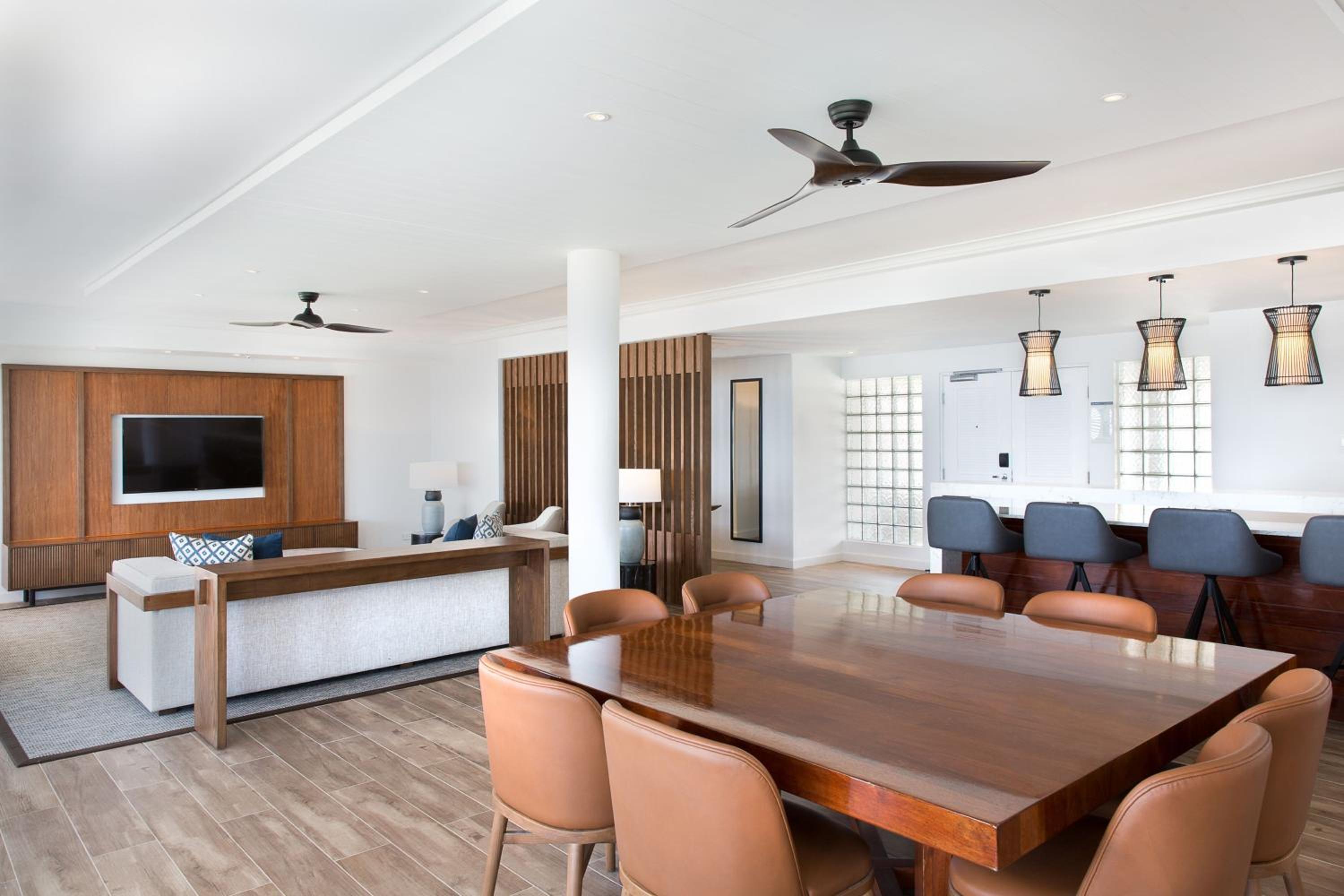 1 Bedroom Presidential Suite, 1 King, Oceanfront - Photo 3