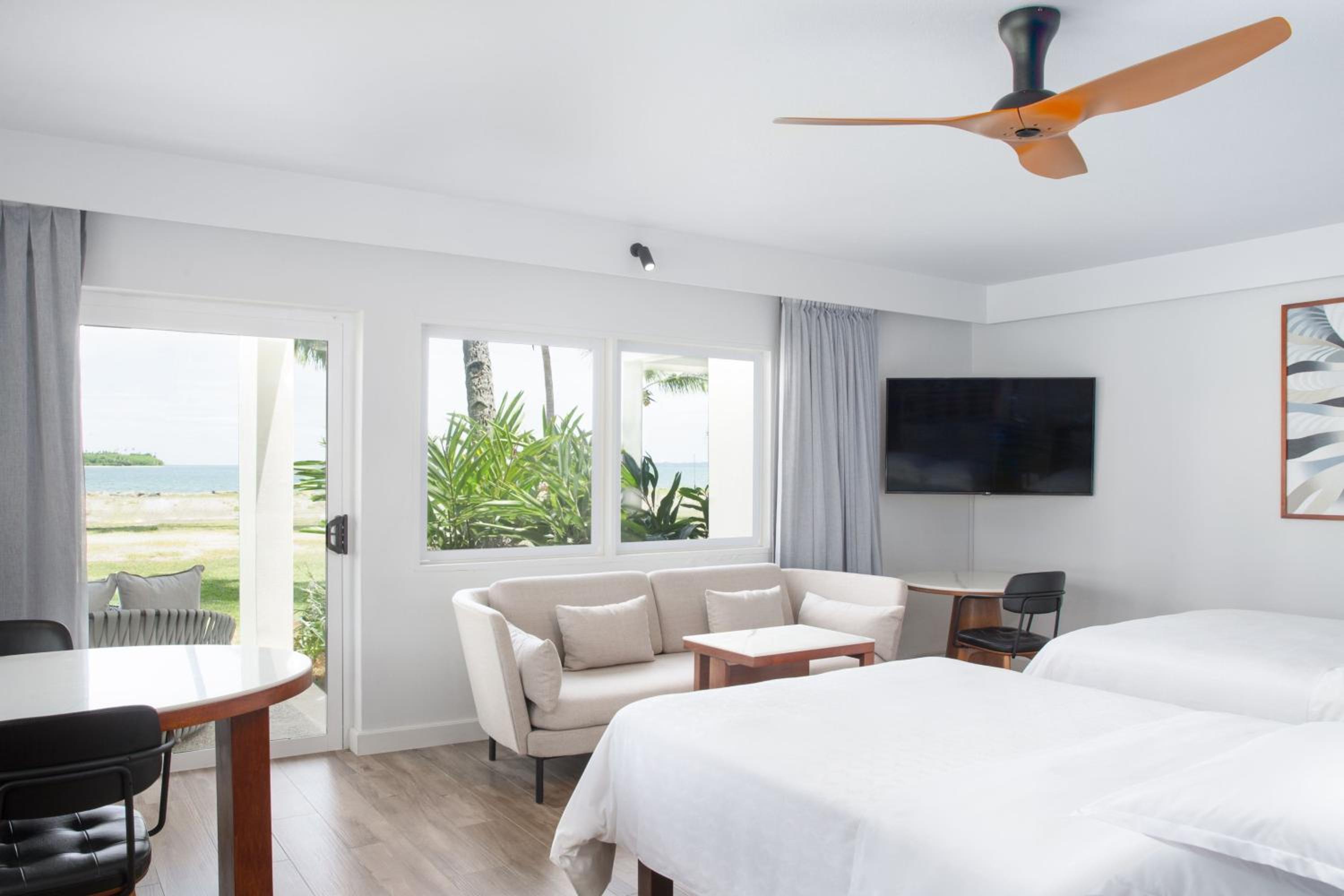 Larger Studio, 2 Double, Oceanfront - Photo 2