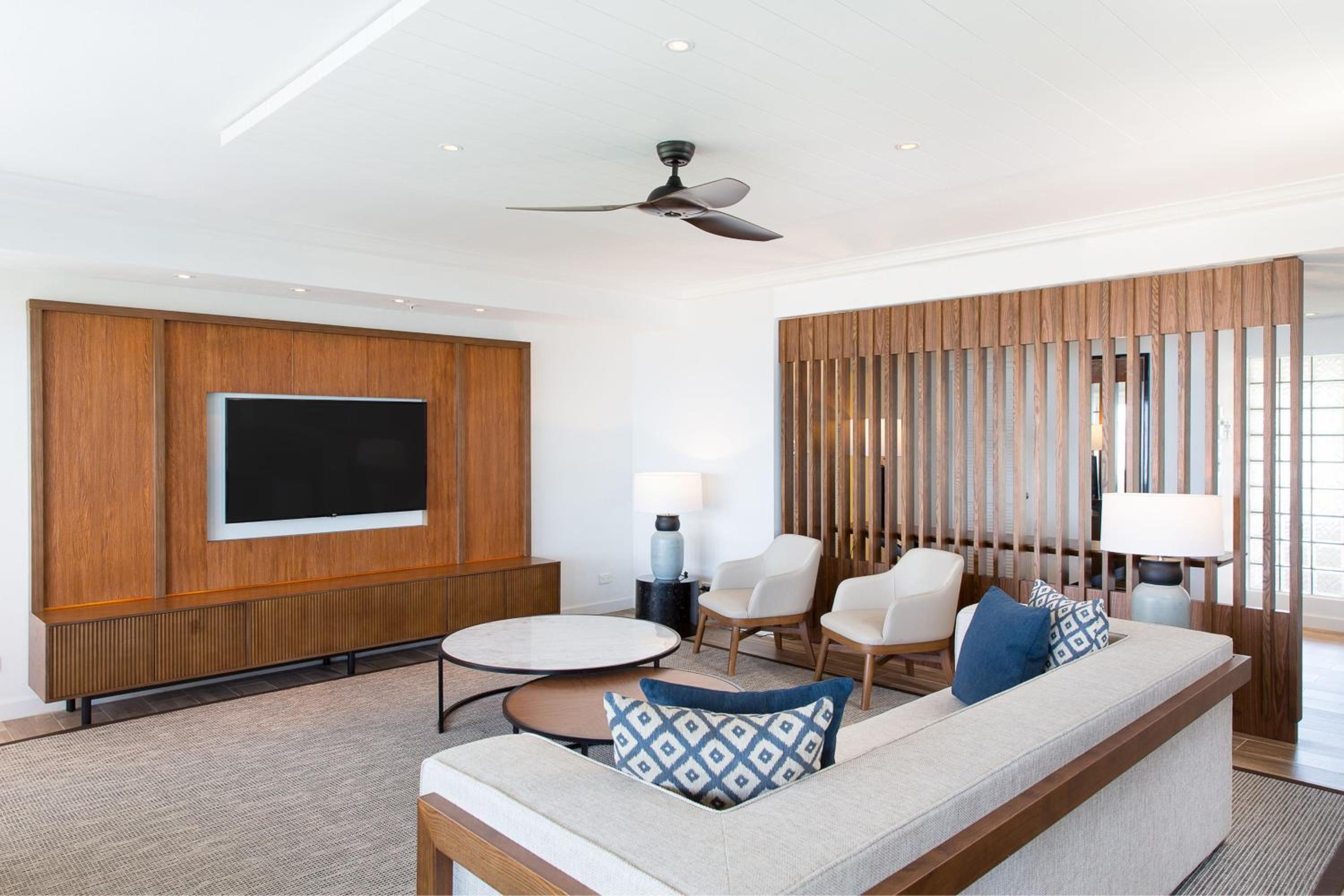 1 Bedroom Presidential Suite, 1 King, Oceanfront - Photo 2