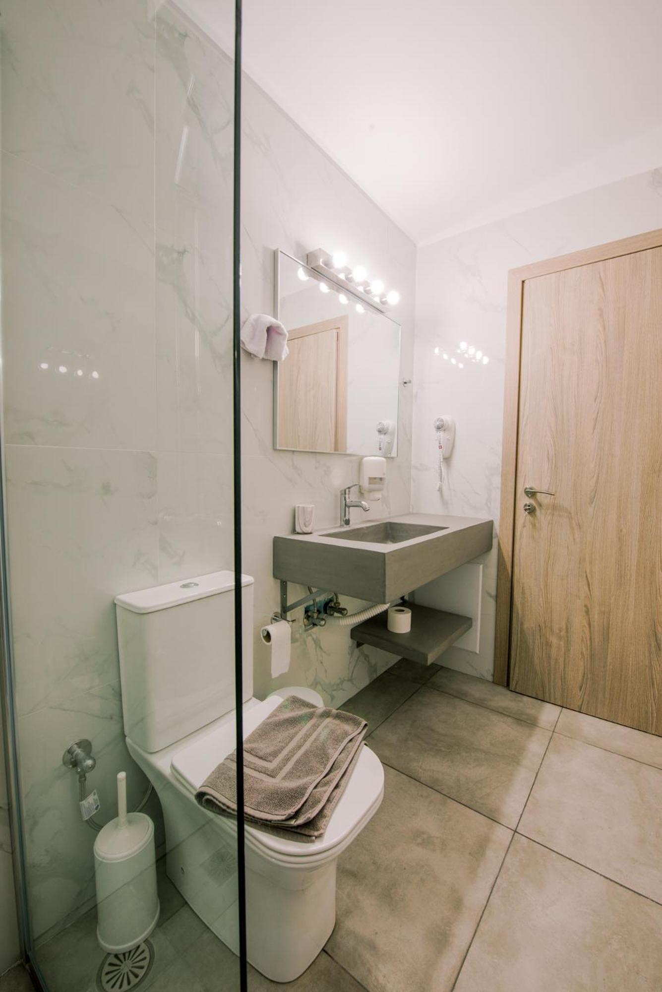 One-Bedroom Apartment - Photo 4