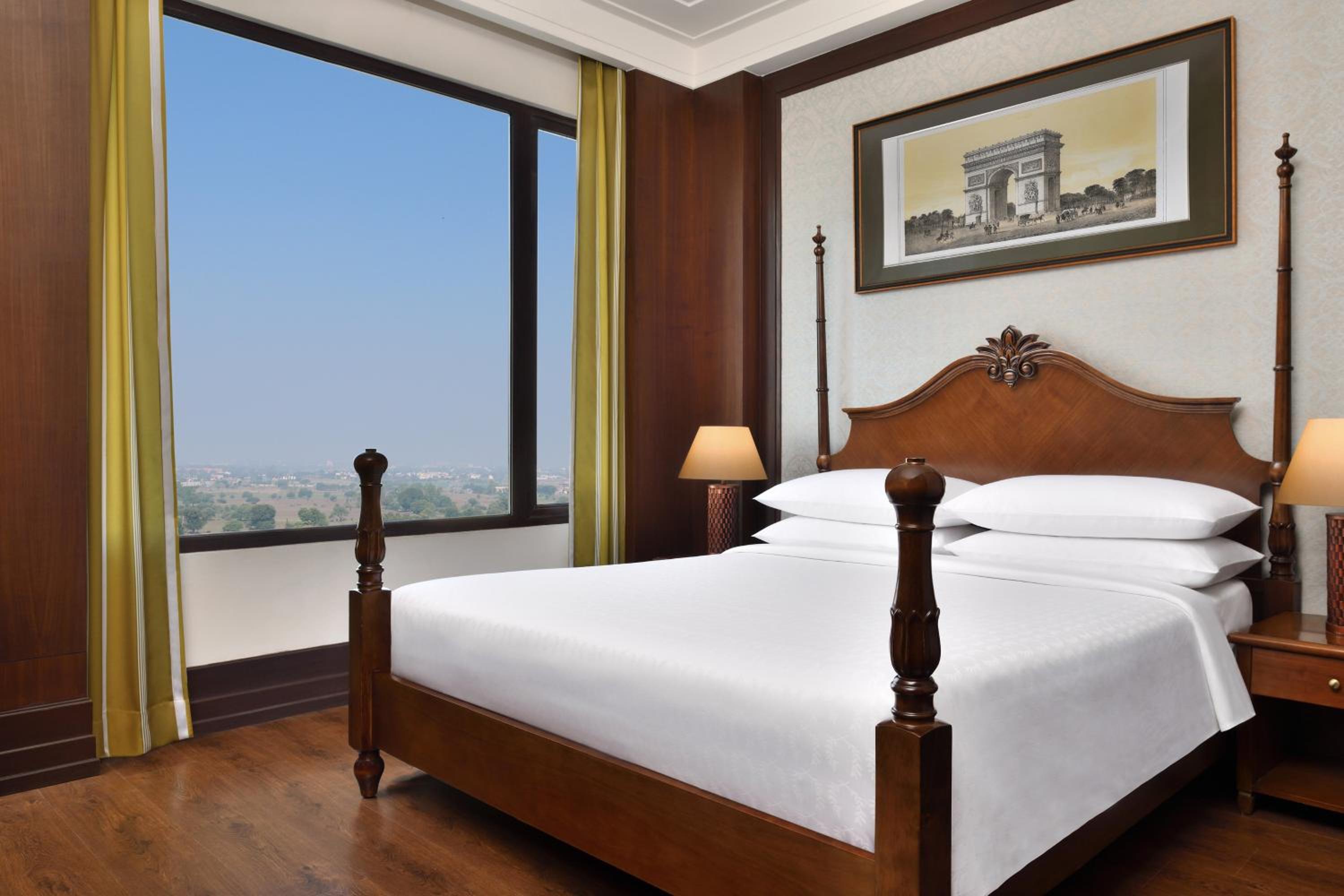 Family Suite, Suite, 1 King, Sofa bed, City view,Club Lounge Access,Complimentary Cocktails/ Non Alcoholic beverages, Sat,Sun -1800-2000 hours, Legal dry days excluded photo 2