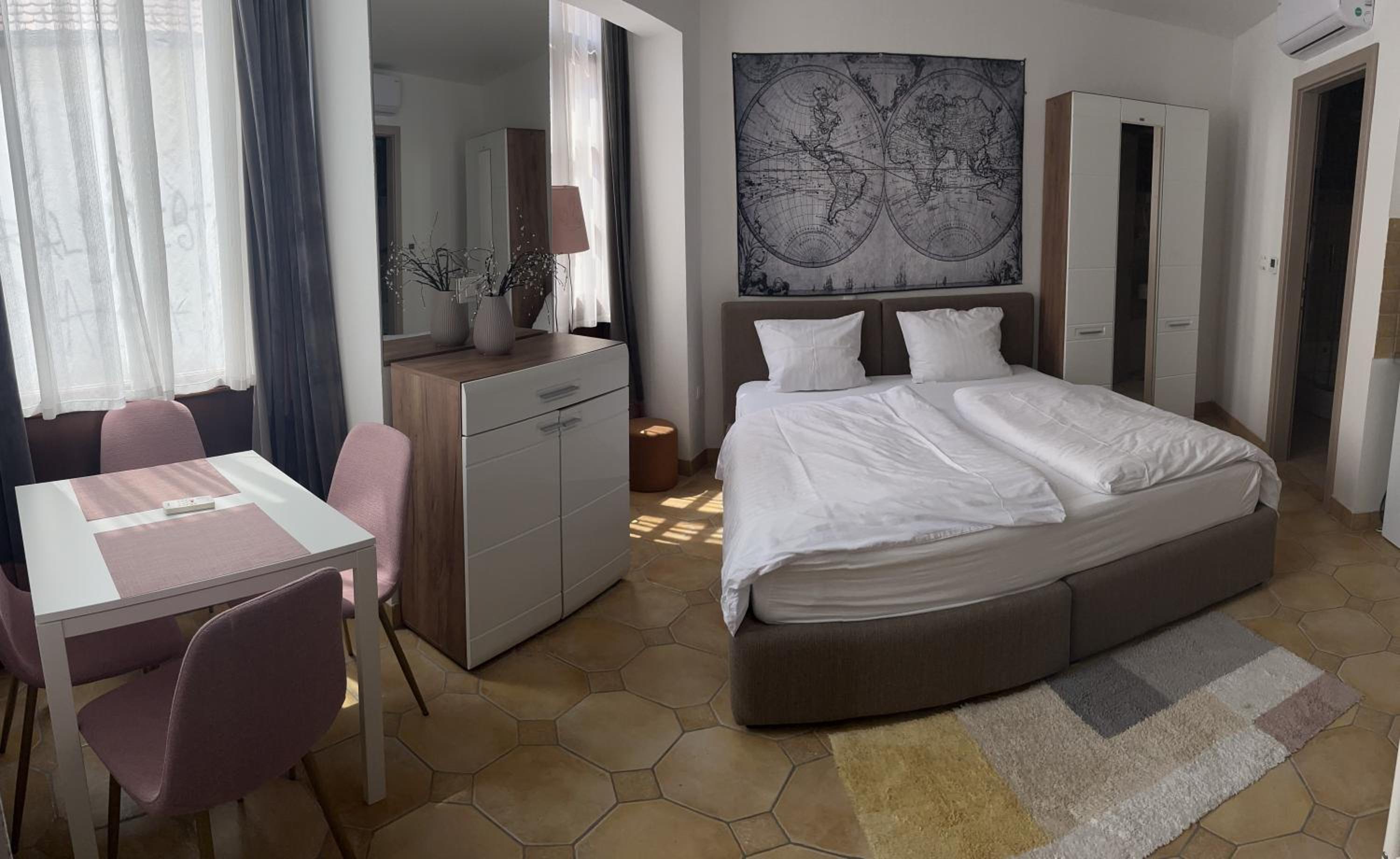 Family Studio - Photo 1