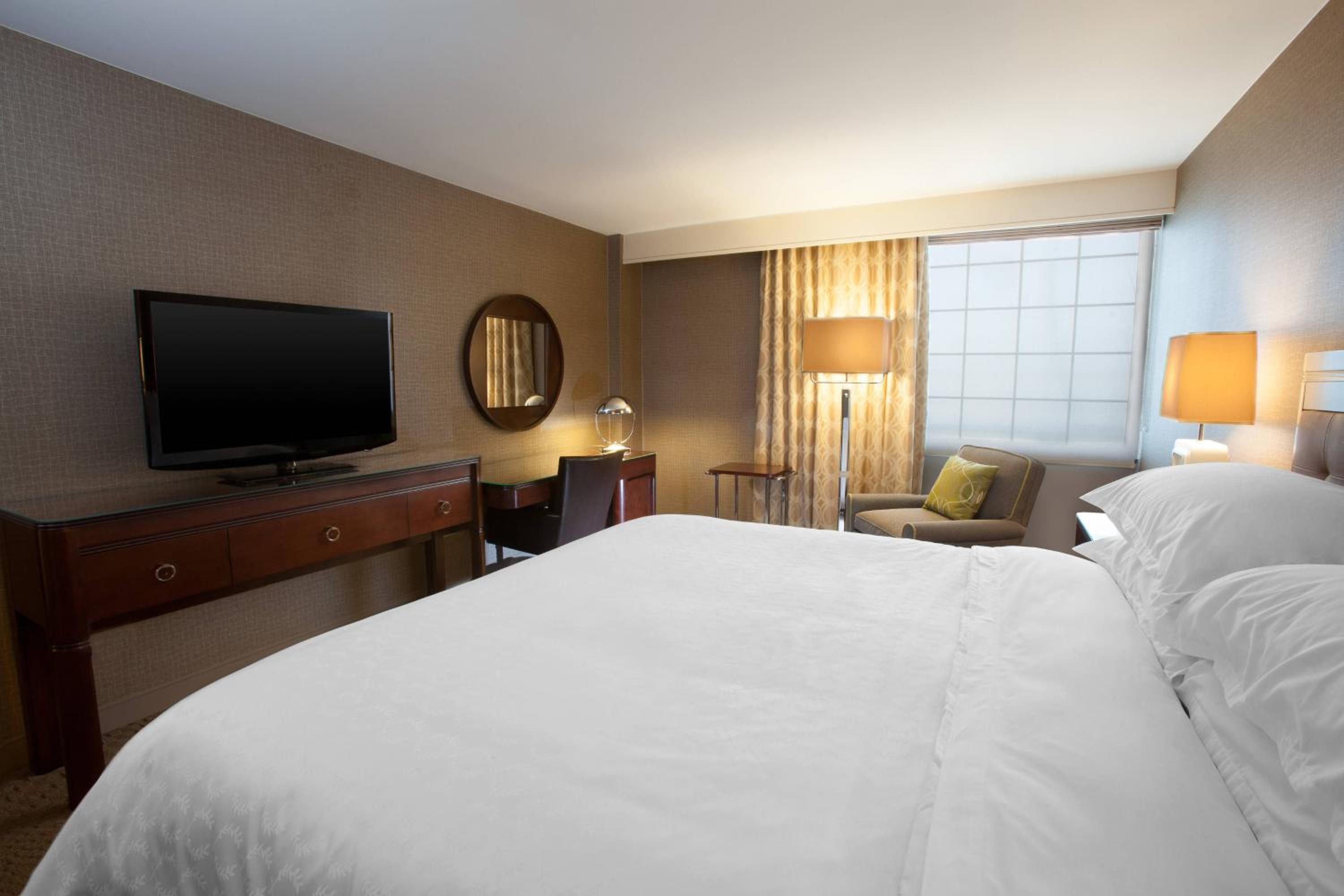 Standard King Room photo 3