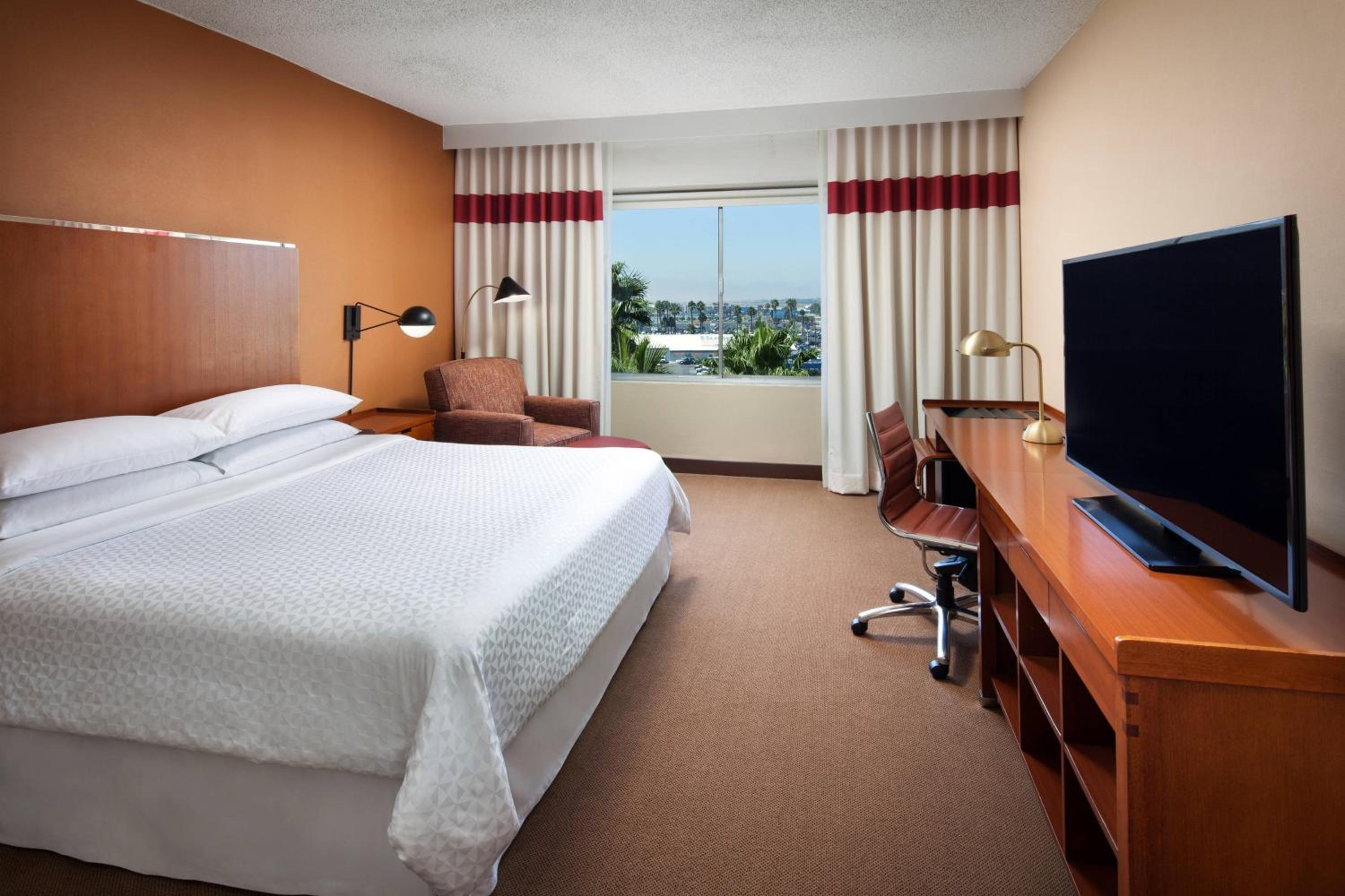 Larger King Room  photo 1