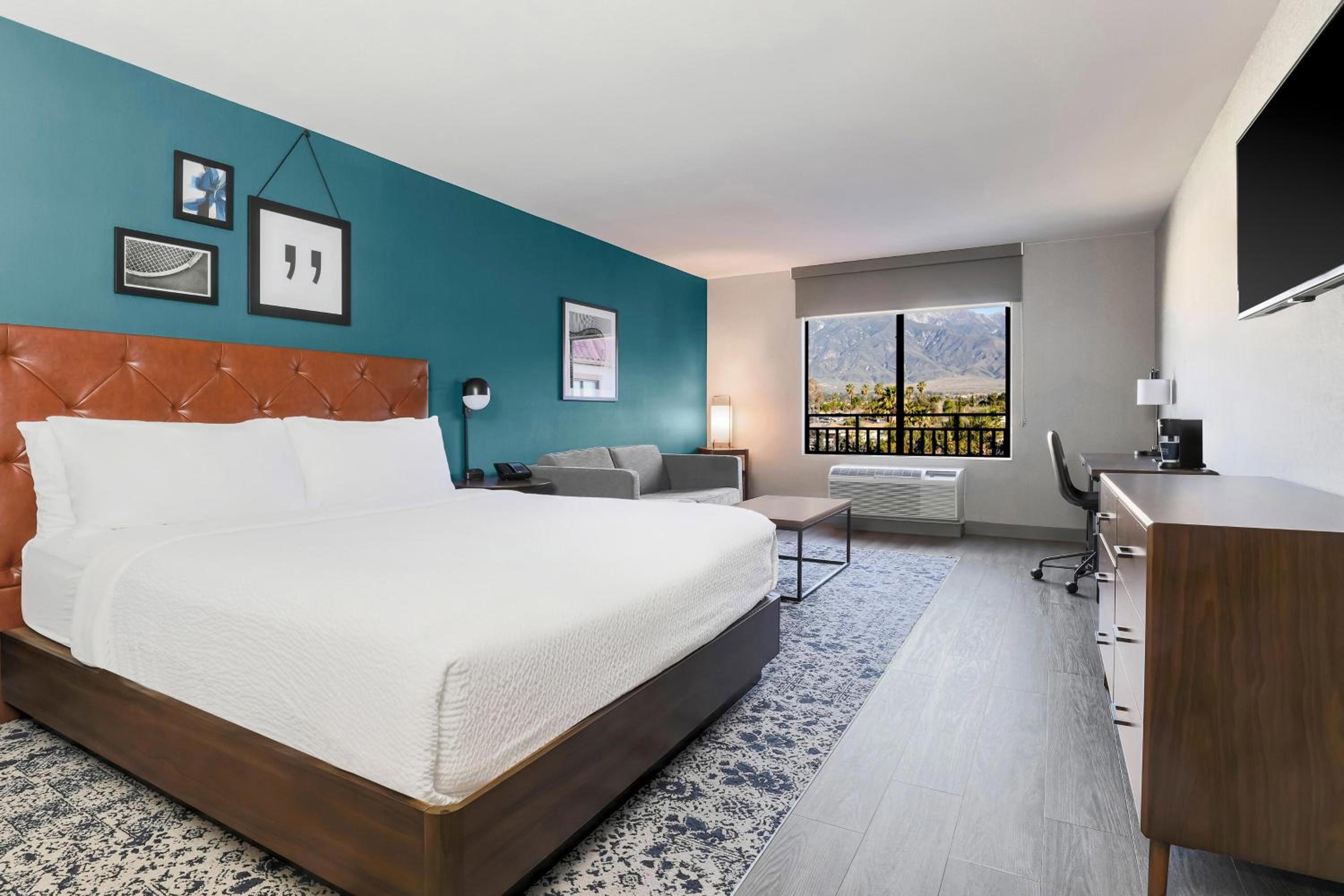 Larger Guest room, 1 King photo 2