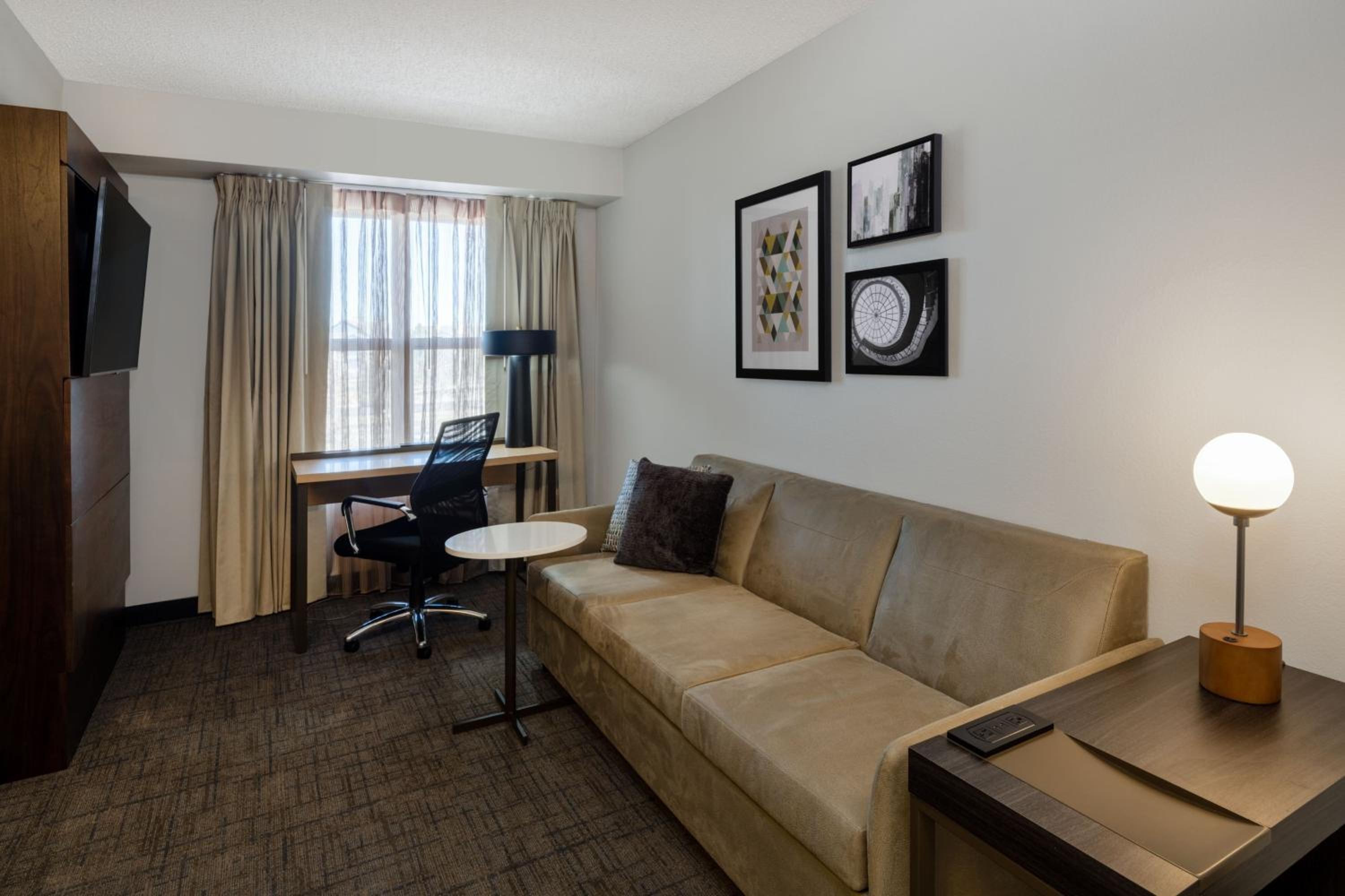 One Bedroom Queen with Sofa Bed - Photo 1