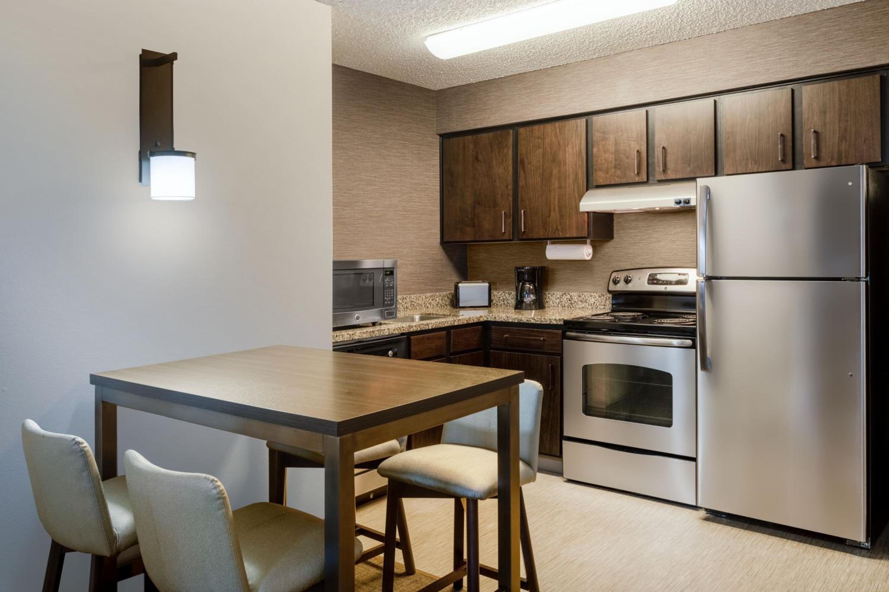 Two-Bedroom Suite - Photo 4