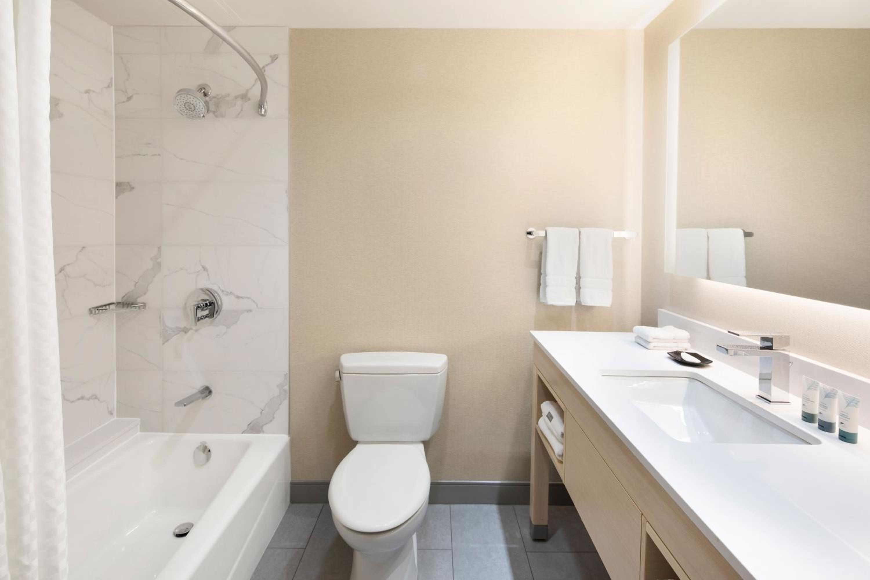 Executive, Guest room, 1 King, City view, Main Building - Photo 3