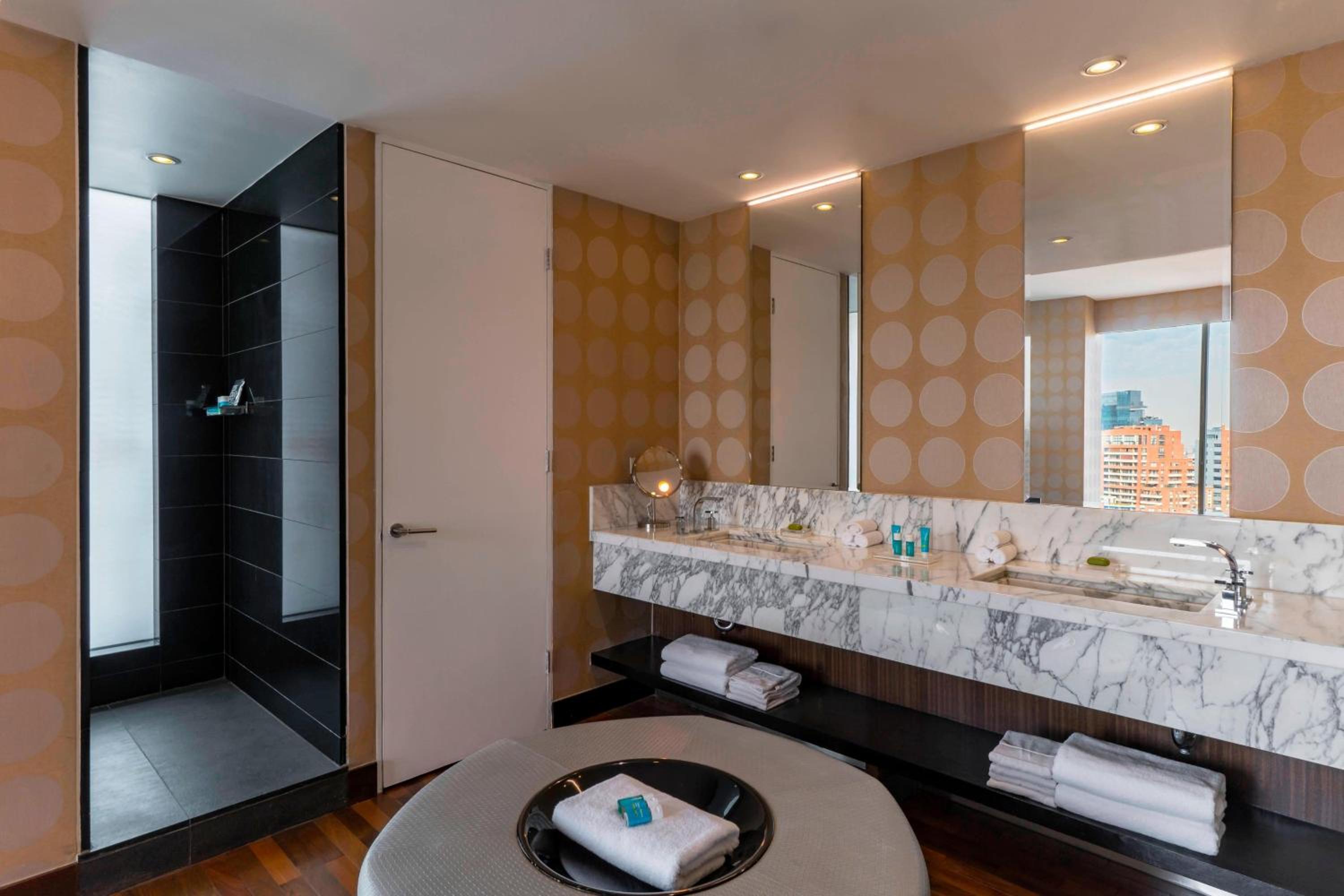 Wow, Suite, 1 King, City view - Photo 9