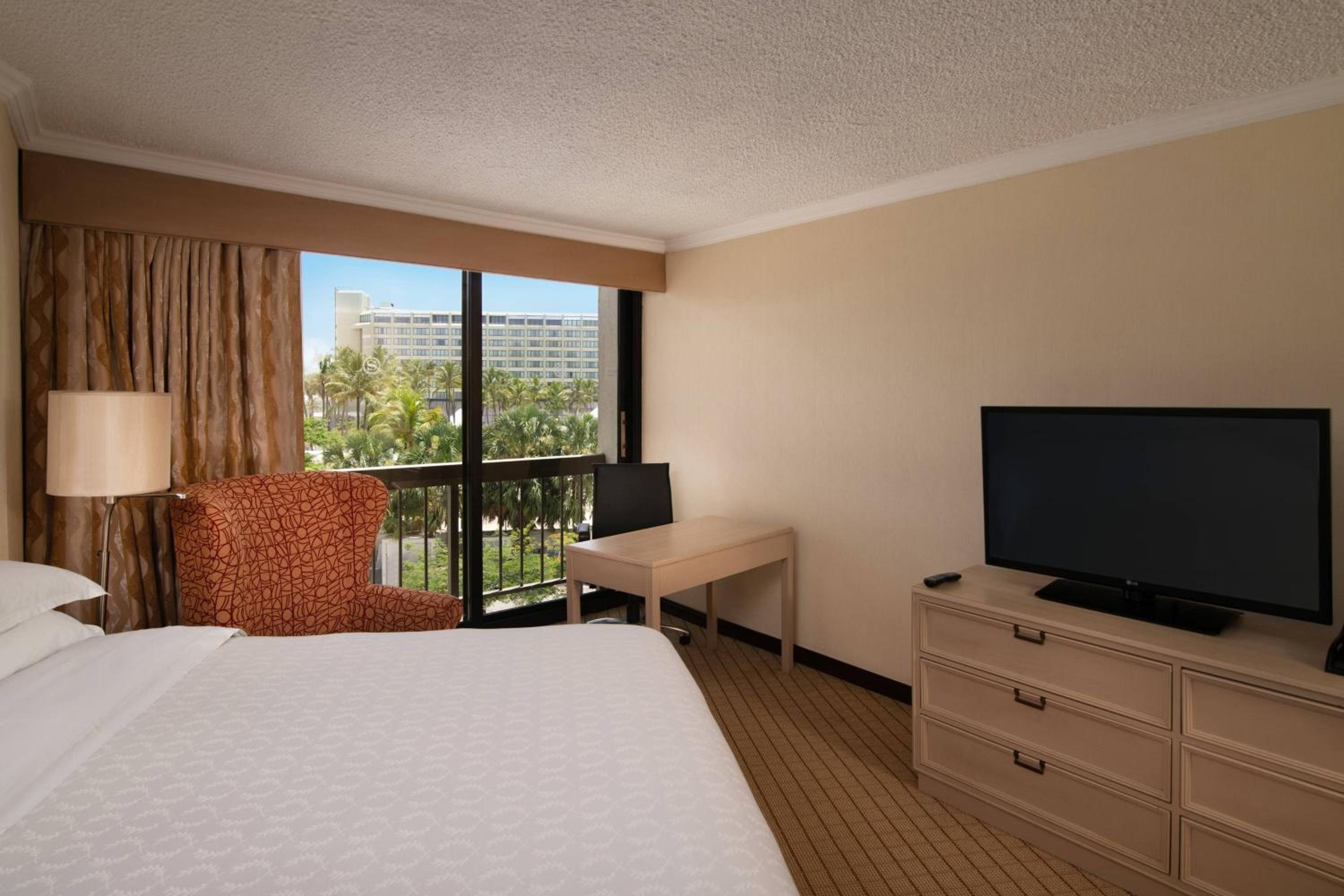 Smaller Guest room, 1 Queen, No view, Low floor - Photo 1