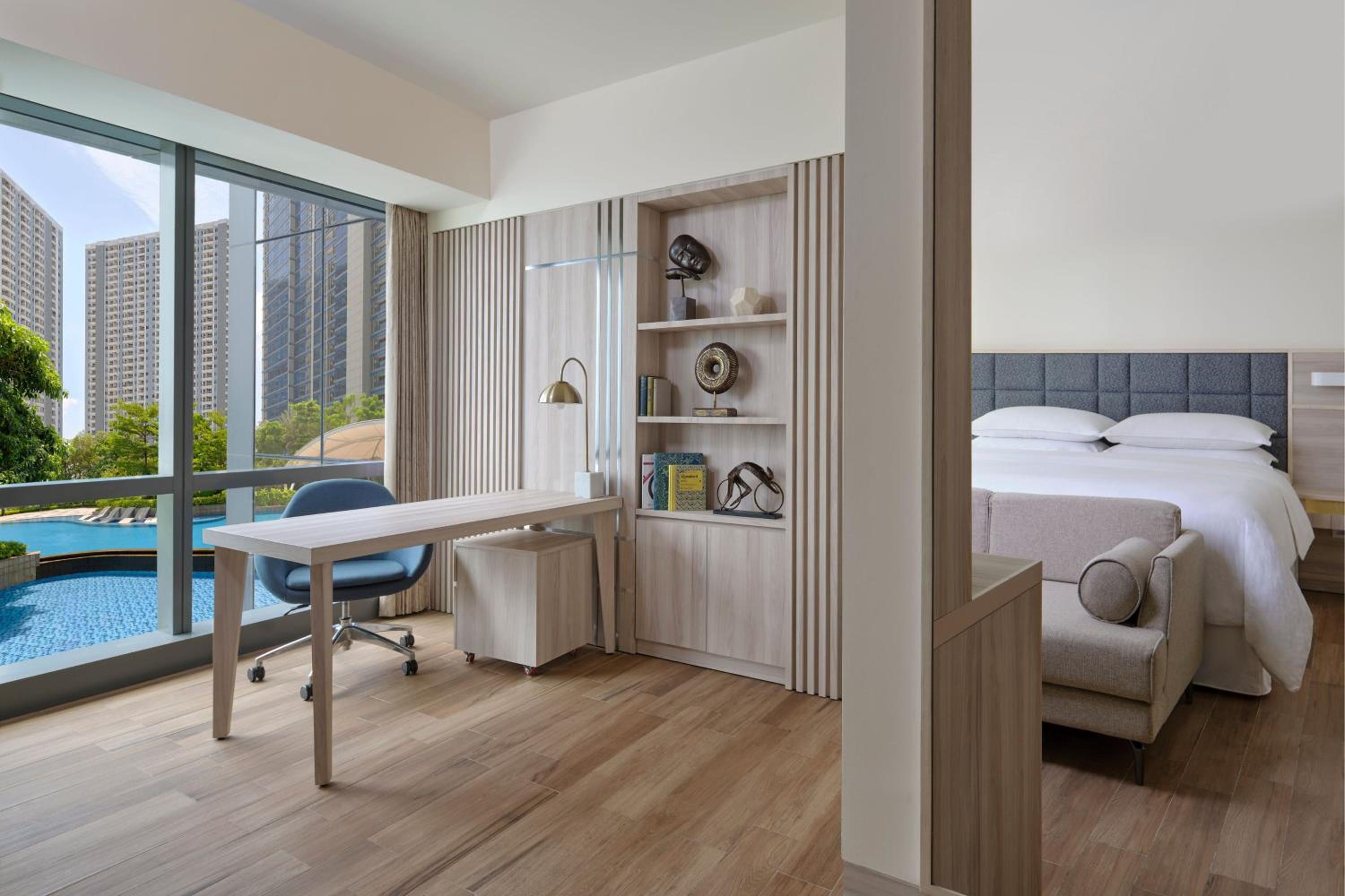 Junior Suite, 1 King - Photo 9