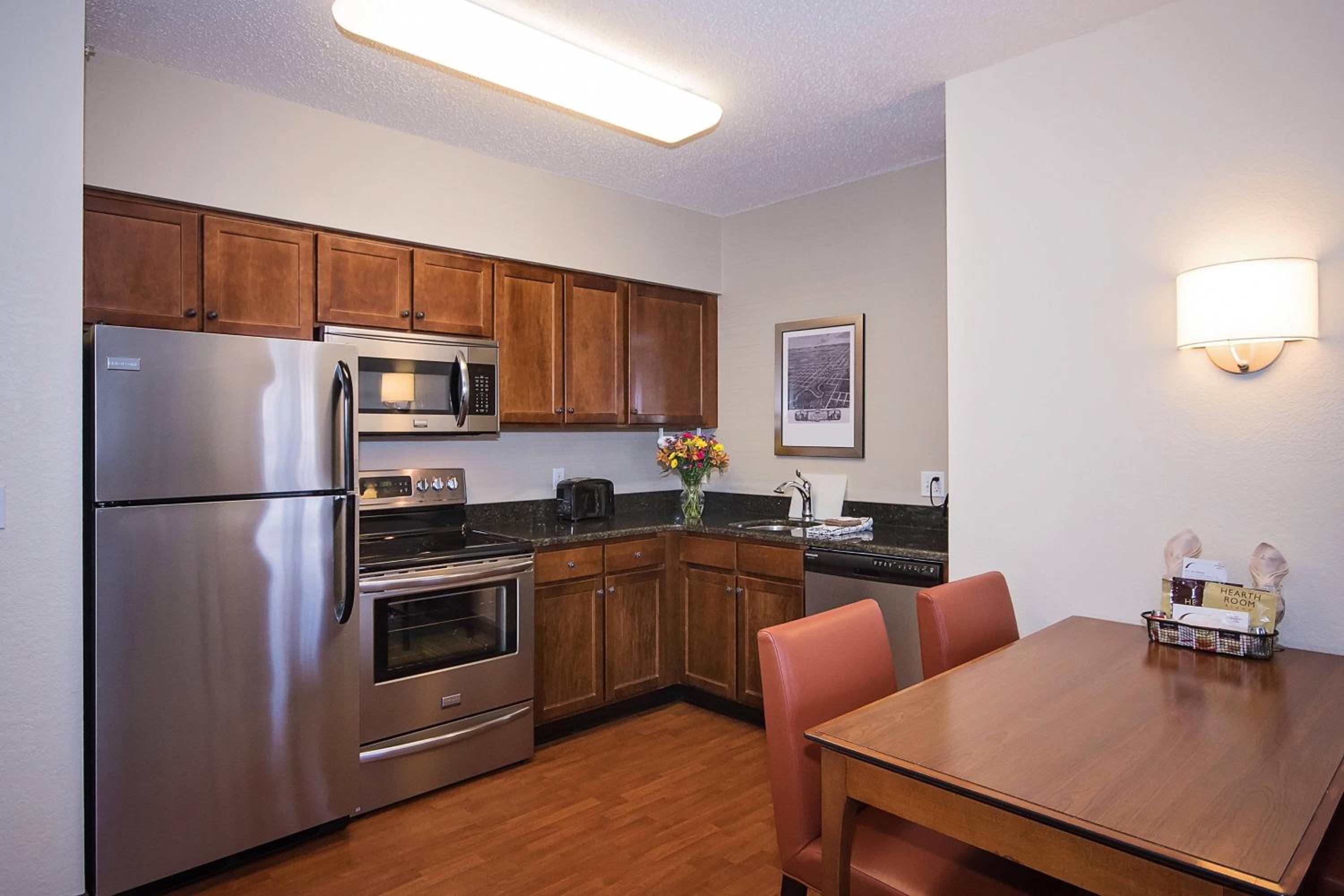 One-Bedroom Queen Suite with Sofa Bed and City View - Photo 5