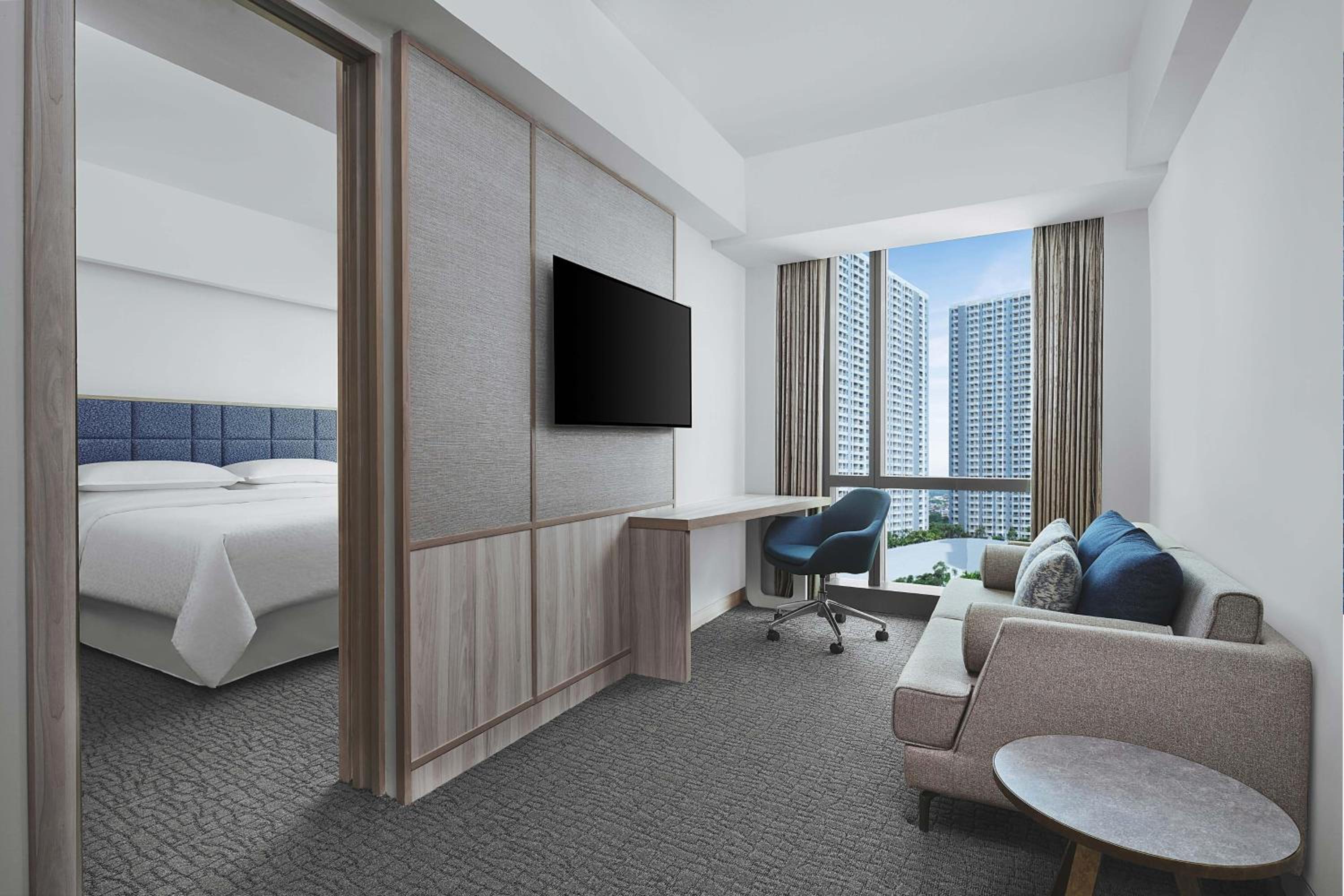 Junior Suite, 1 King - Photo 10