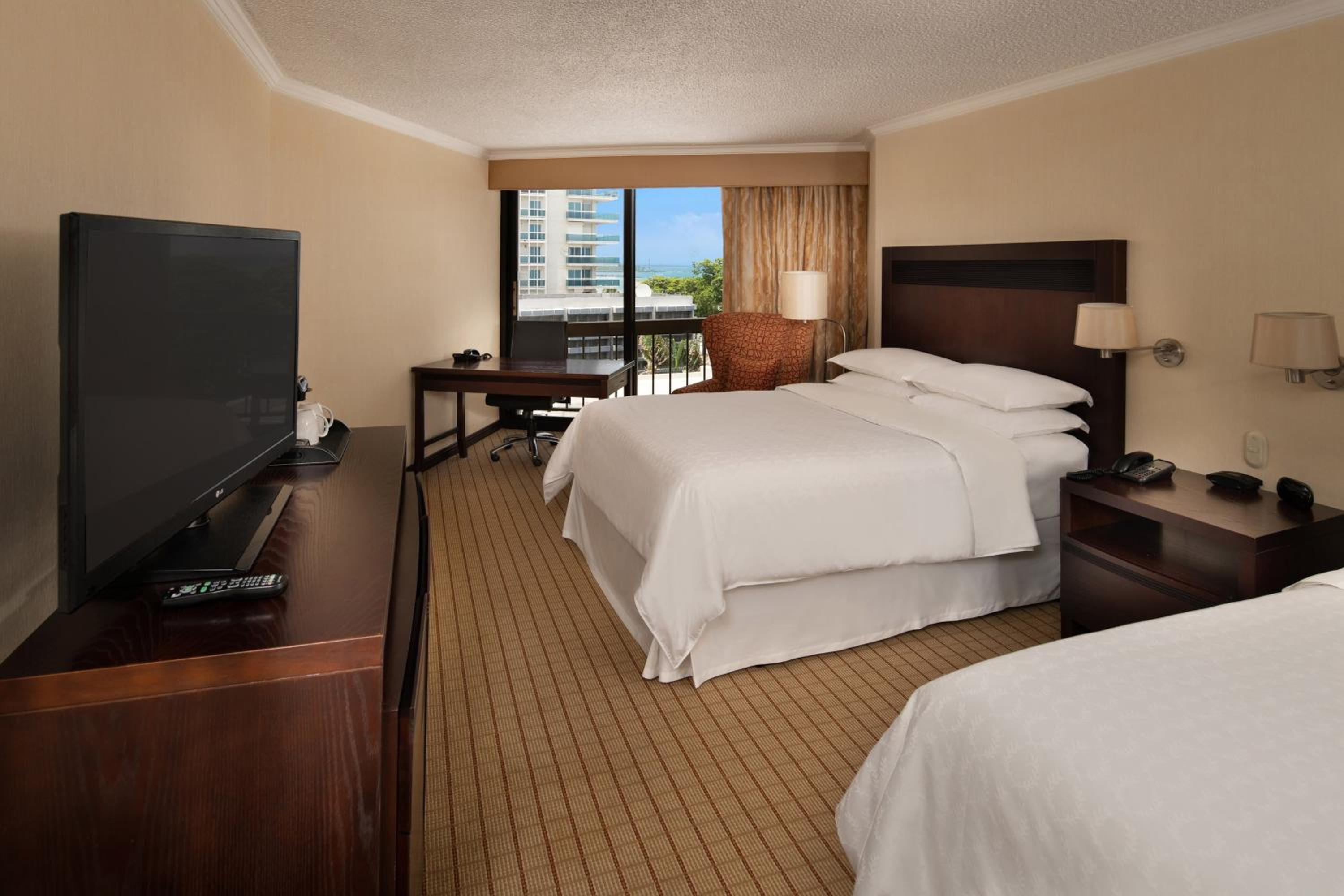 Larger Guest room, 2 Queen, Partial ocean view - Photo 5