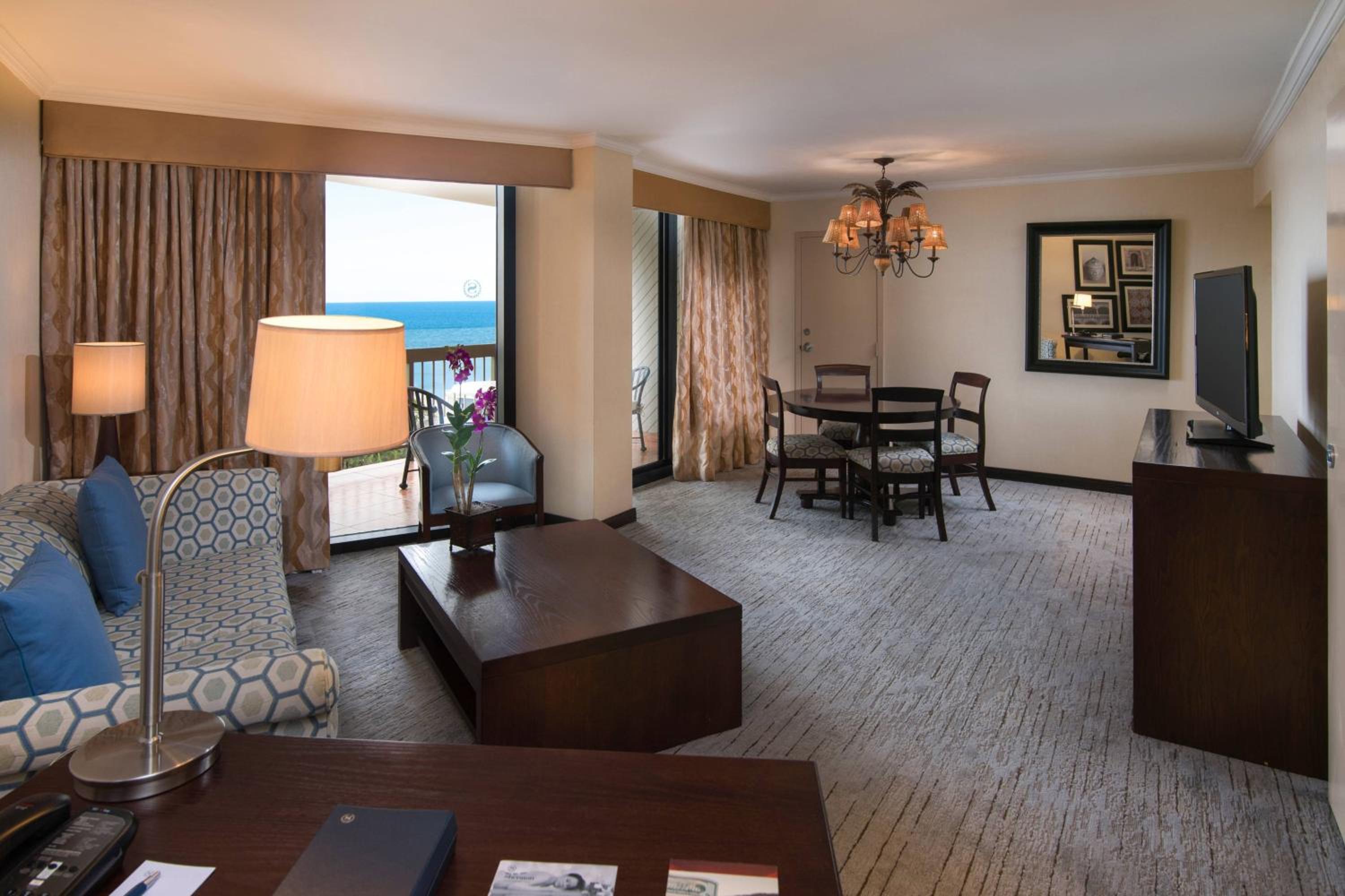 Club lounge access, 1 Bedroom Larger Suite, Oceanfront - Photo 4