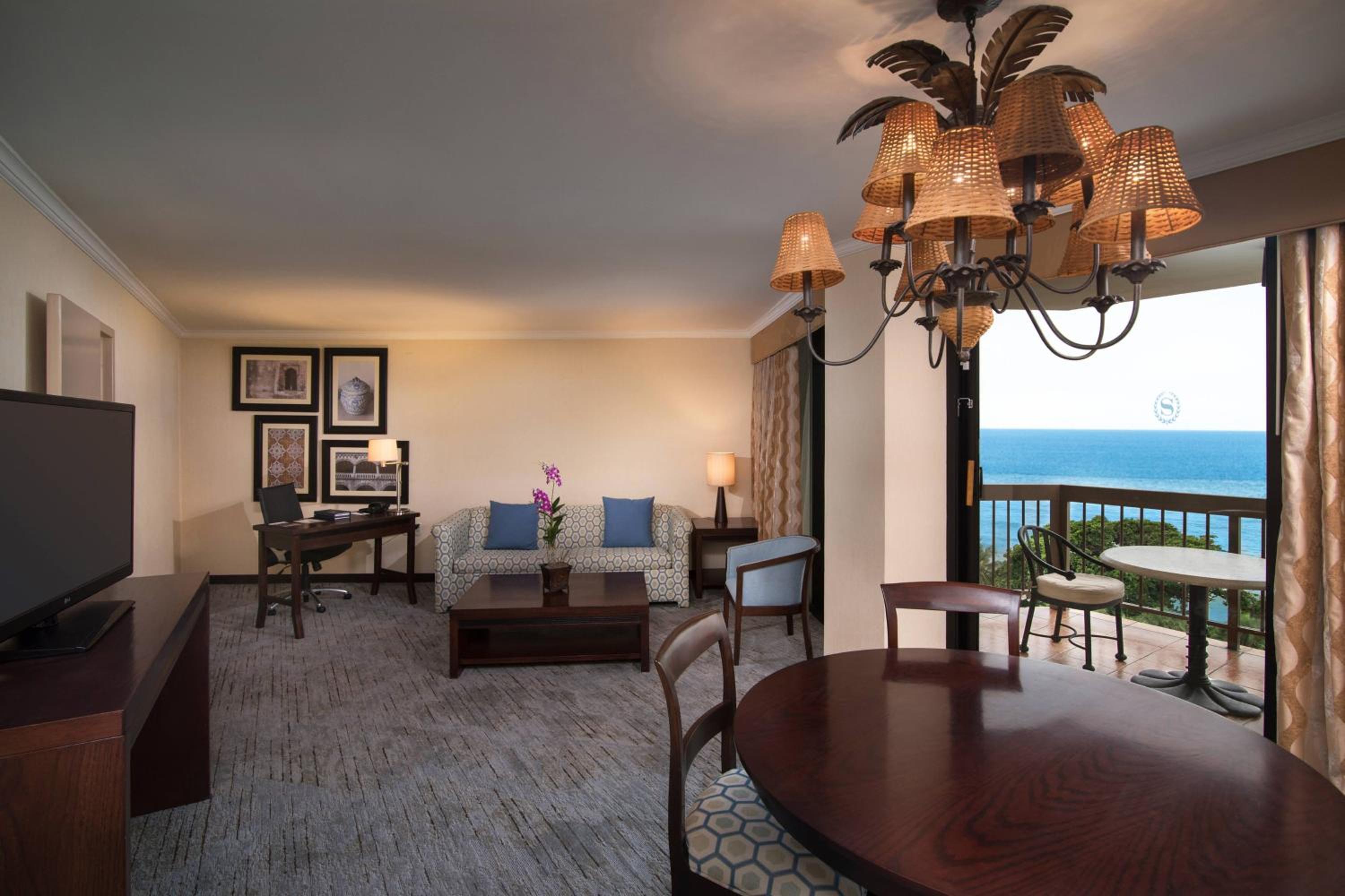 Club lounge access, 1 Bedroom Larger Suite, Oceanfront - Photo 5