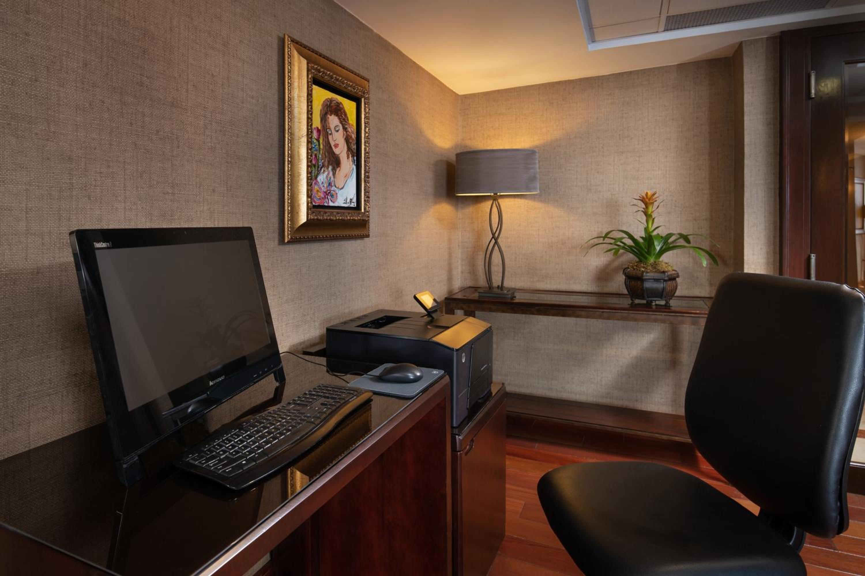Club lounge access, Larger Guest room, 1 King, Ocean view - Photo 14