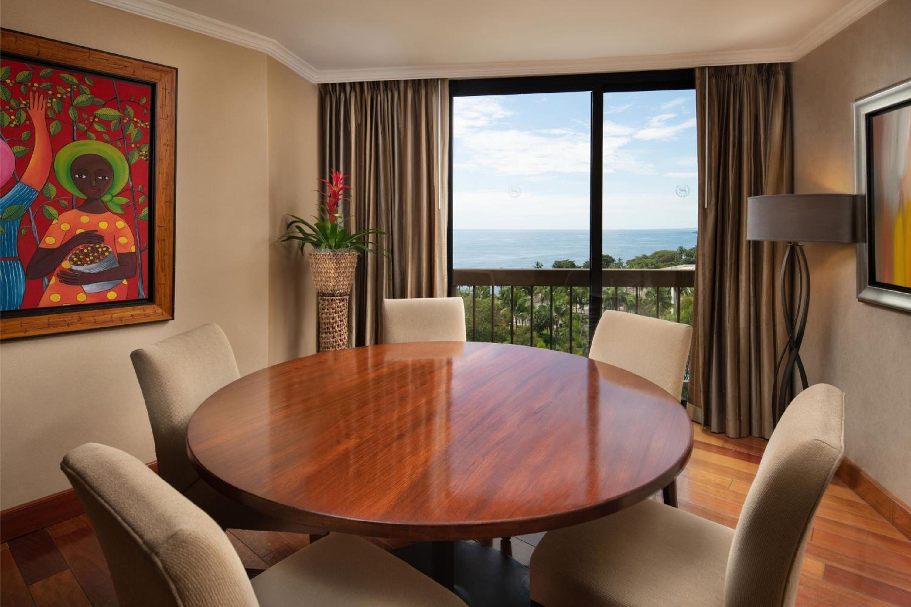 Club lounge access, Larger Guest room, 1 King, Ocean view - Photo 15
