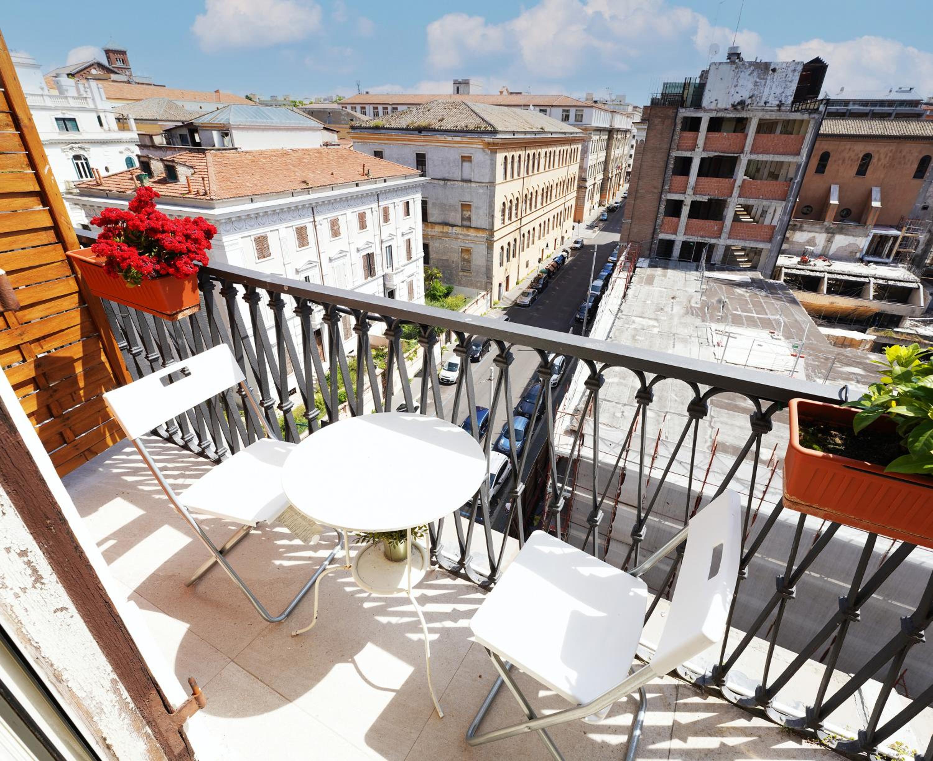 Budget Double Room with Balcony photo 3