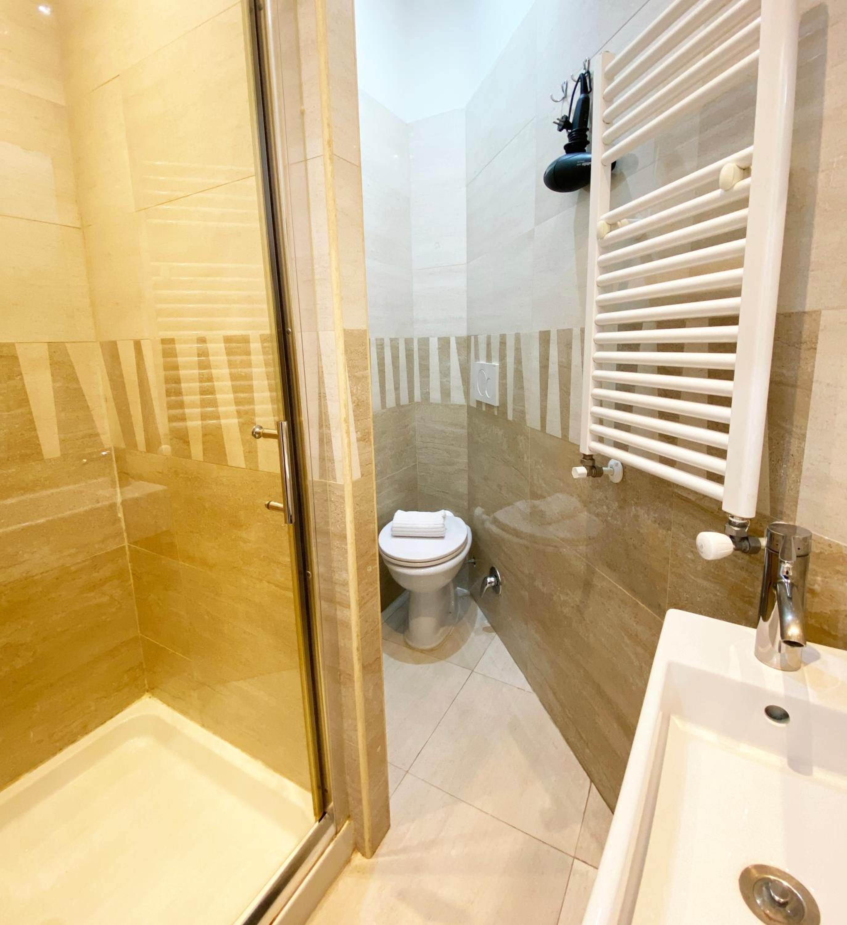 Budget Double Room with Balcony photo 2