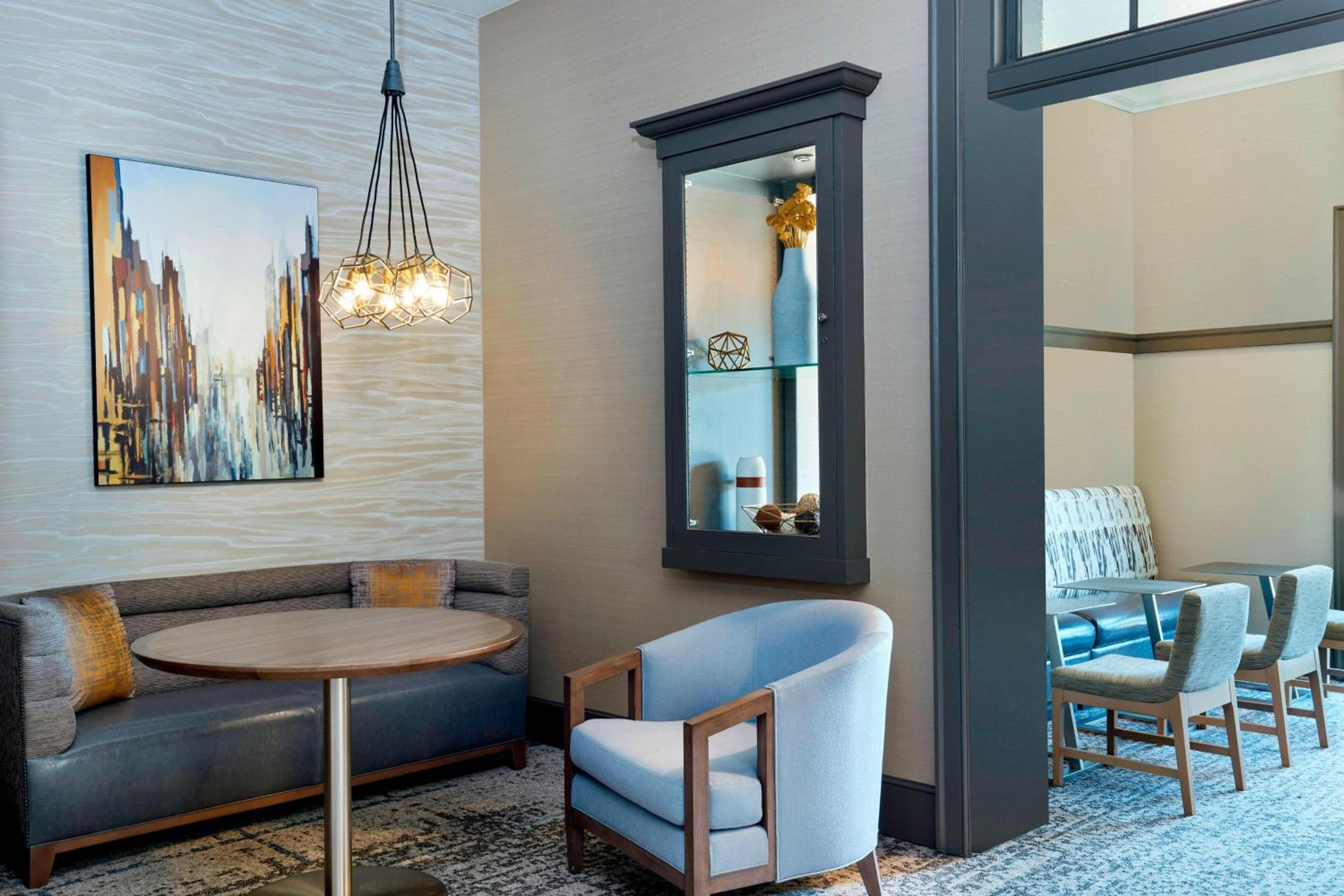 Club level, Guest room, 2 Queen - Photo 10