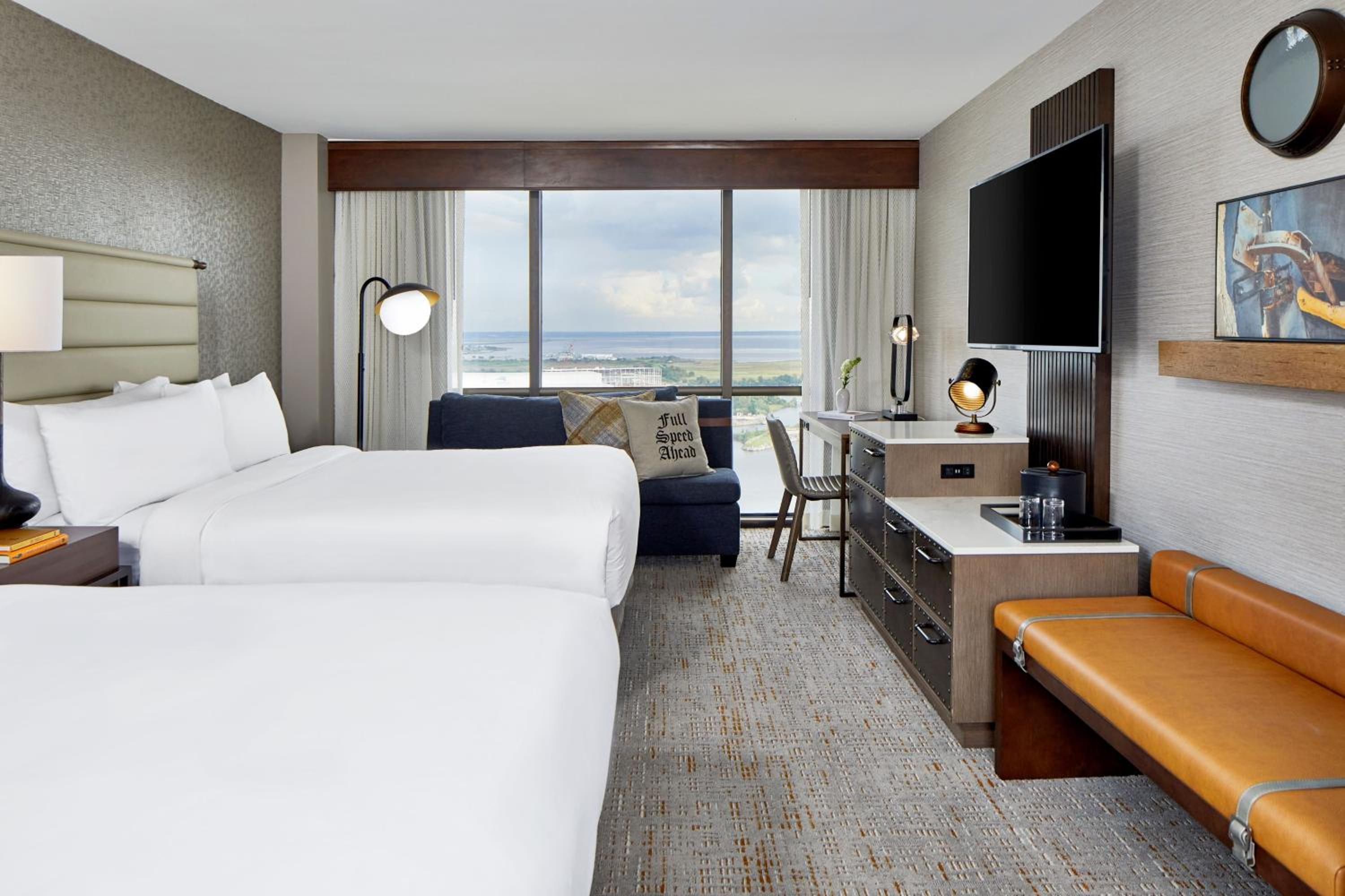 Double Queen Room with River View - Photo 2