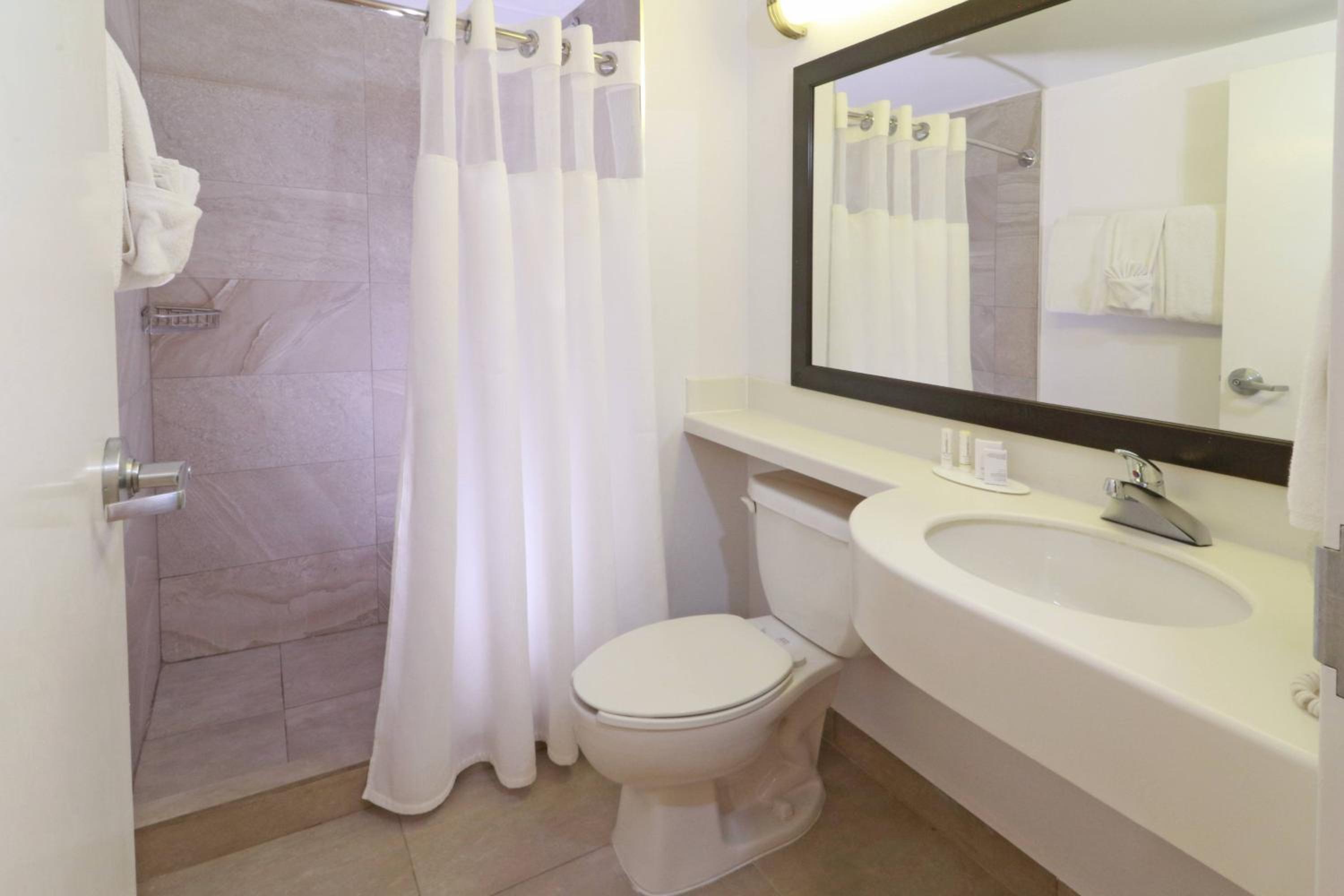 Queen Room - Photo 5