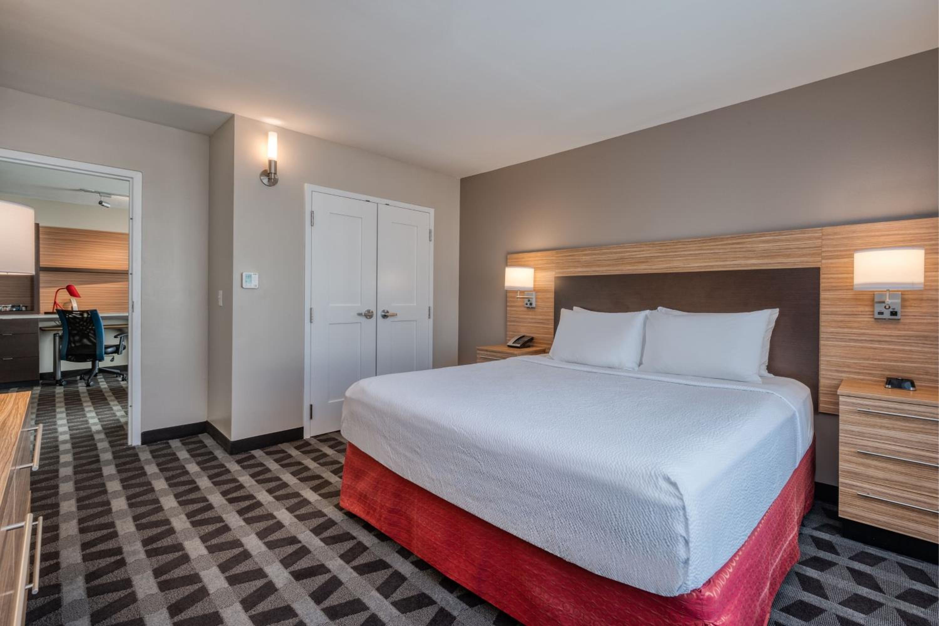 One-Bedroom King Suite with Sofa Bed - Photo 3