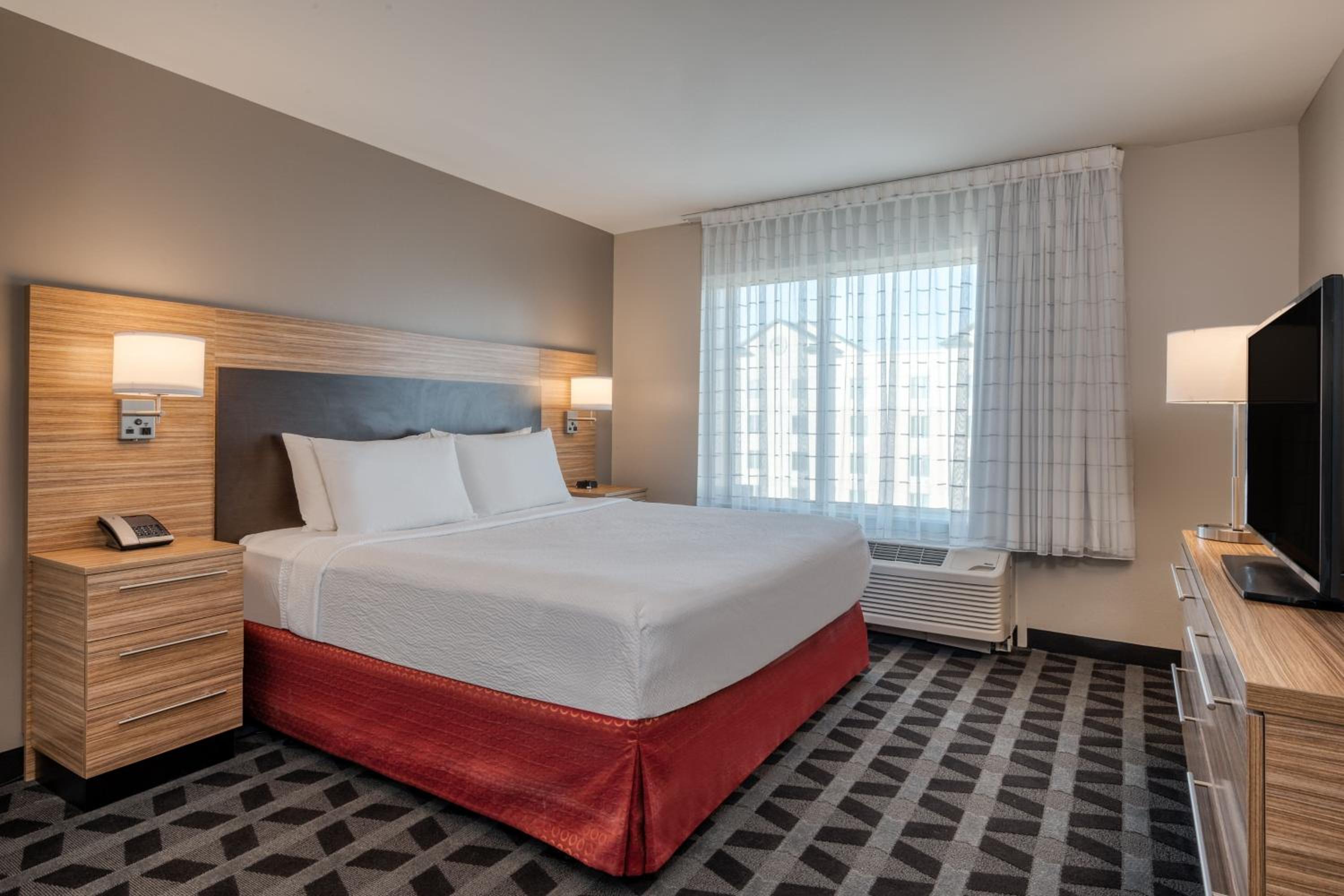 One-Bedroom King Suite with Sofa Bed - Photo 2