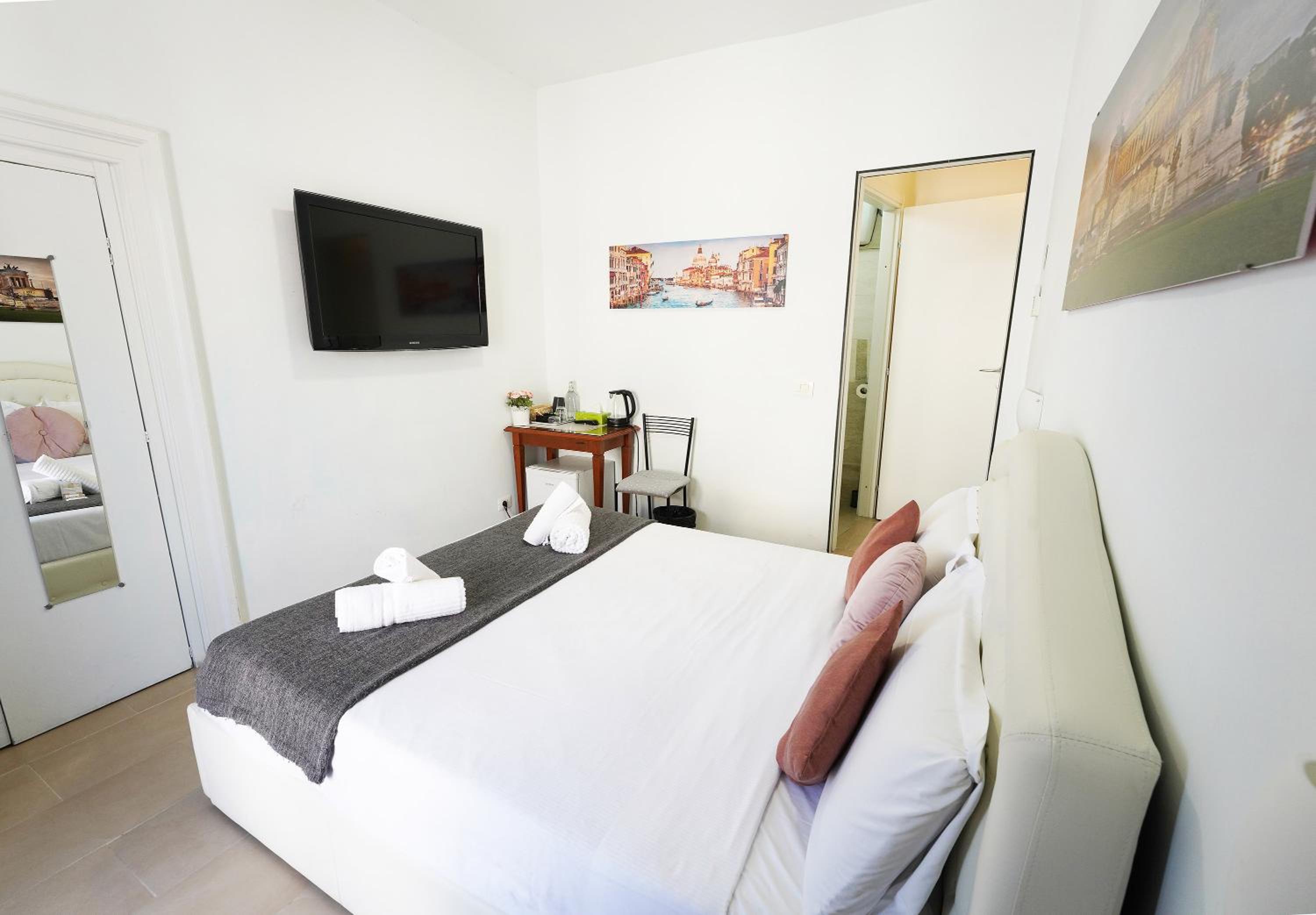 Budget Triple Room with Balcony photo 1