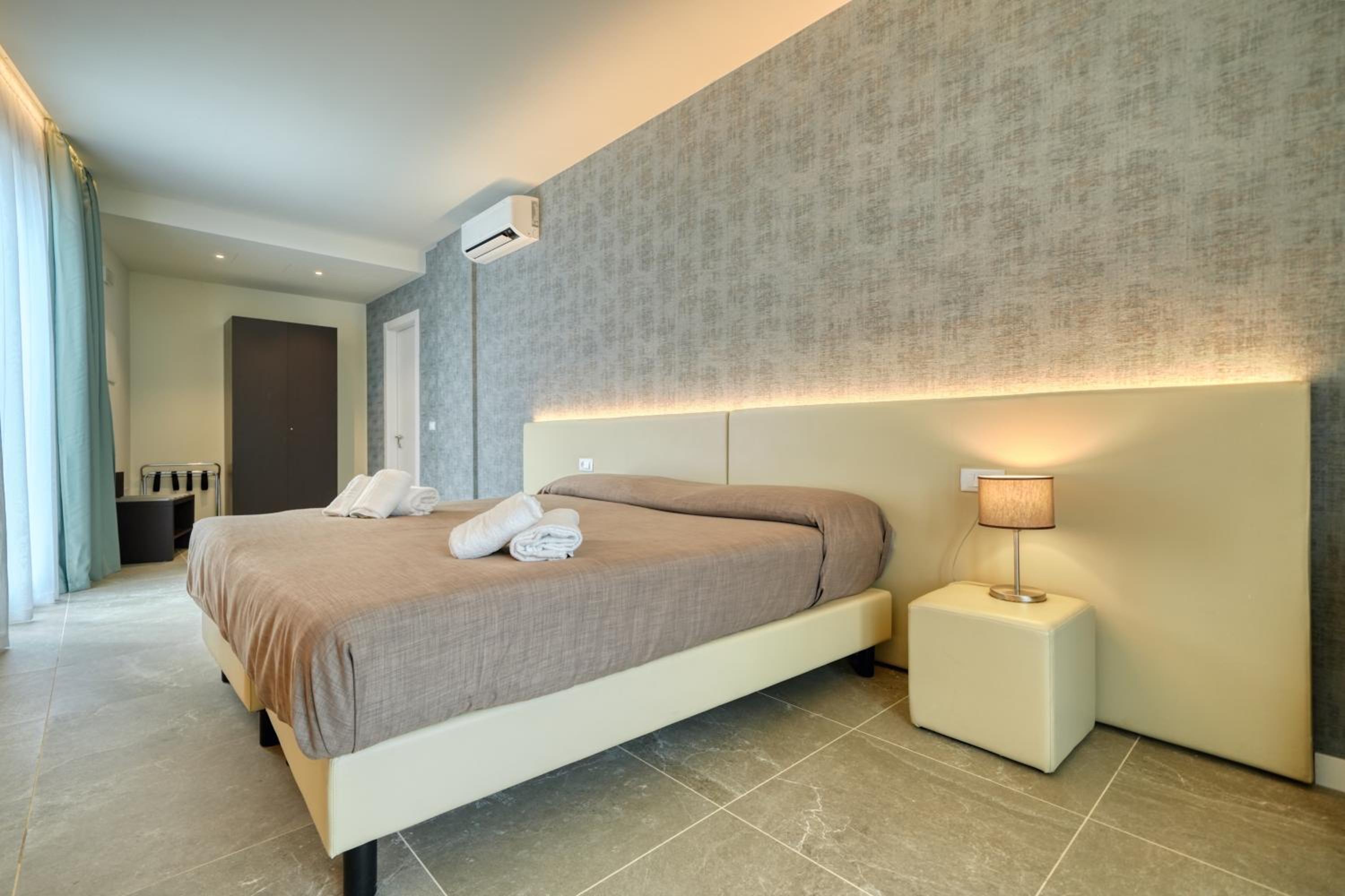 Standard Double or Twin Room Annex with Private Garden photo 3