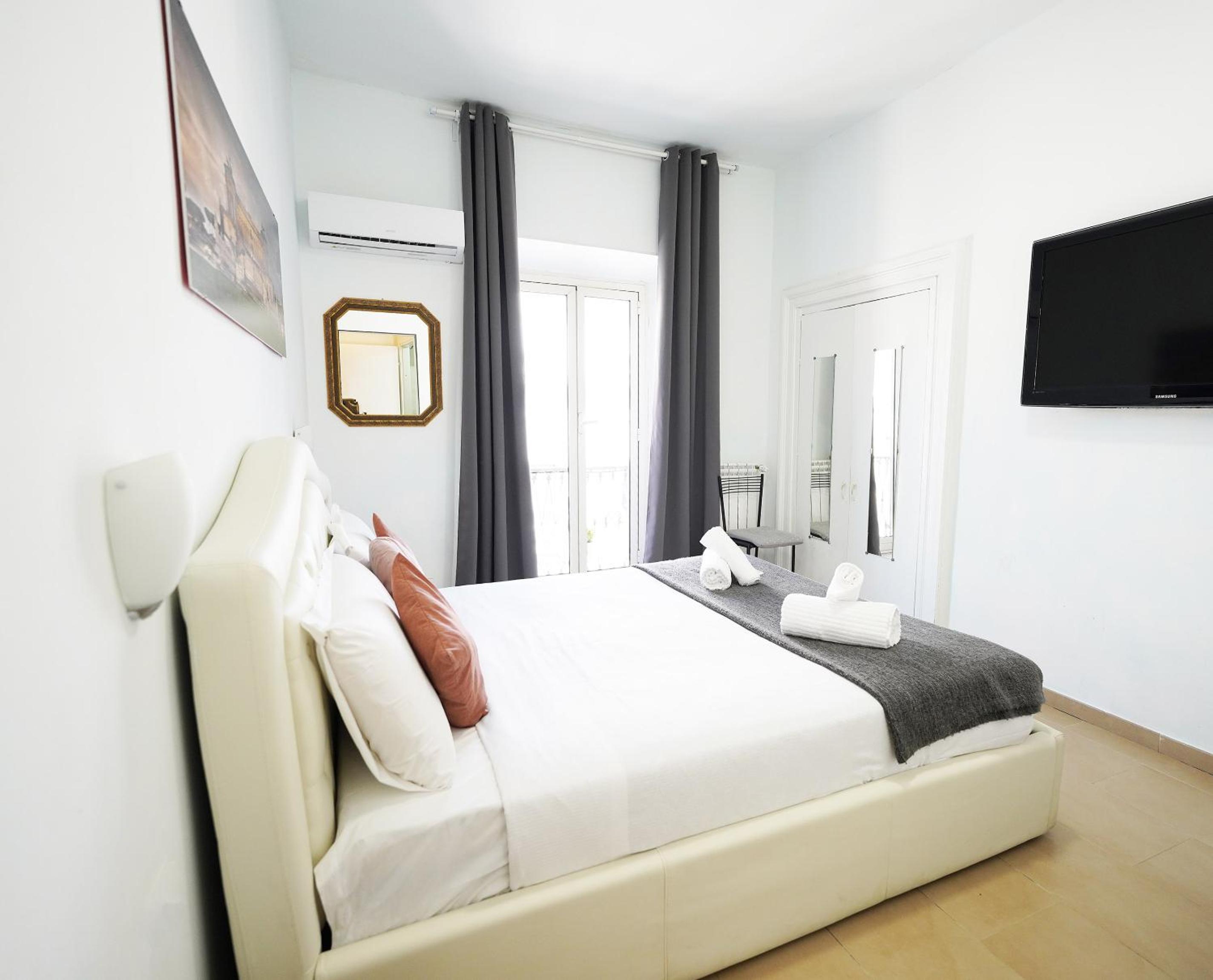 Budget Triple Room with Balcony photo 2