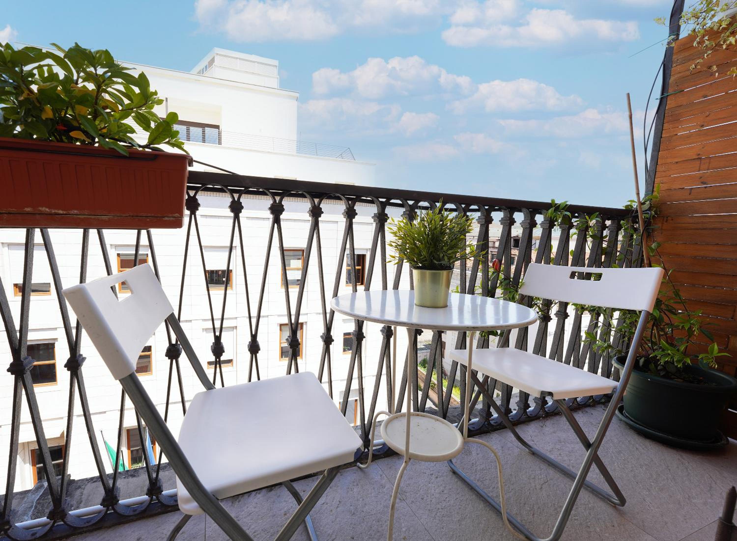 Budget Triple Room with Balcony photo 3