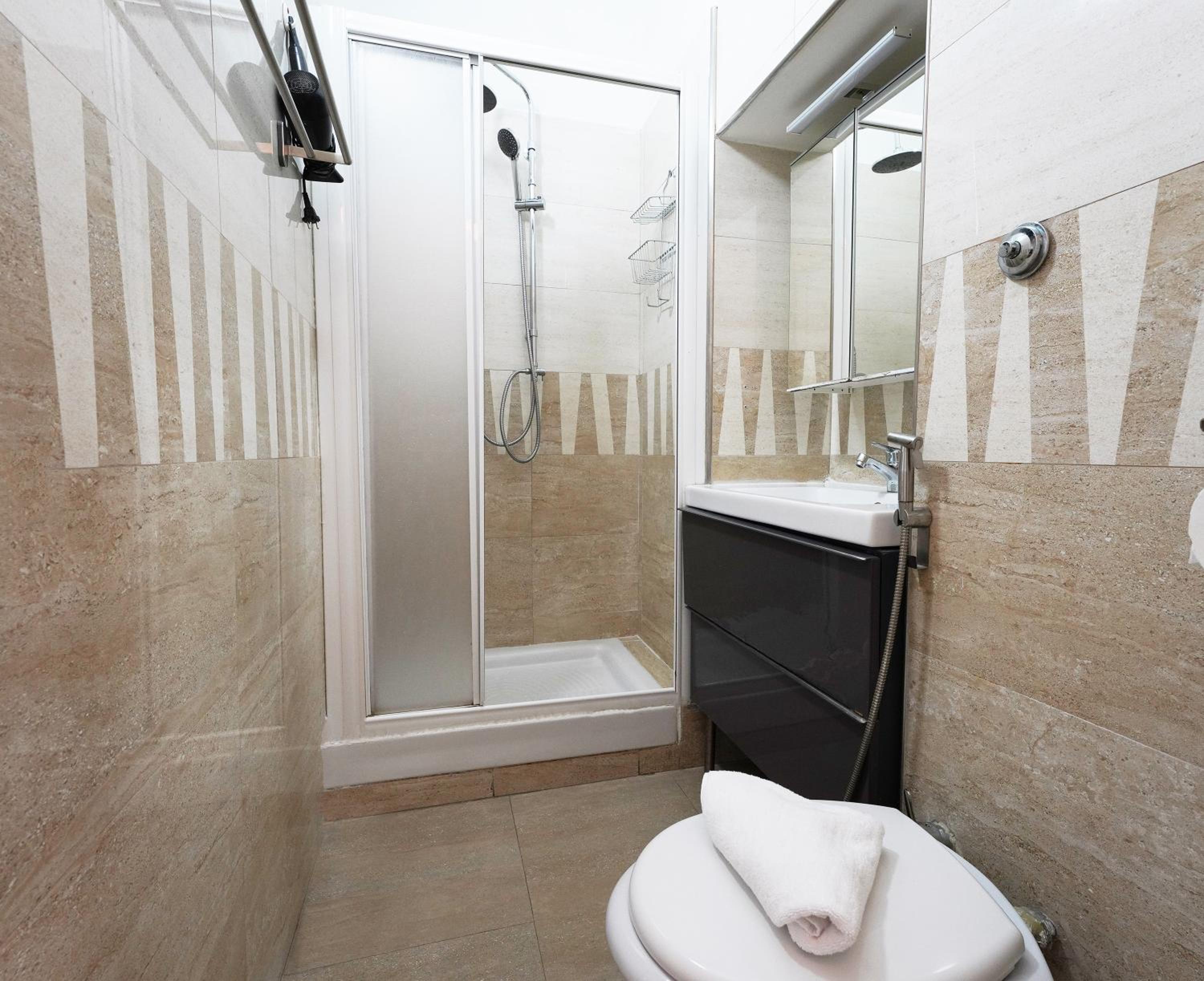 Budget Triple Room with Balcony photo 2