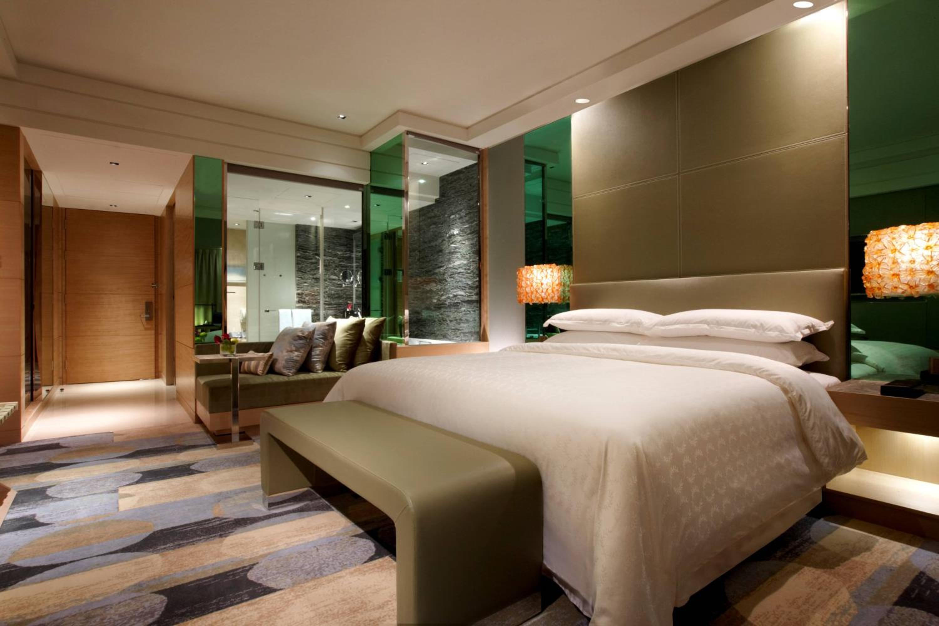 Deluxe King Room - Photo 4