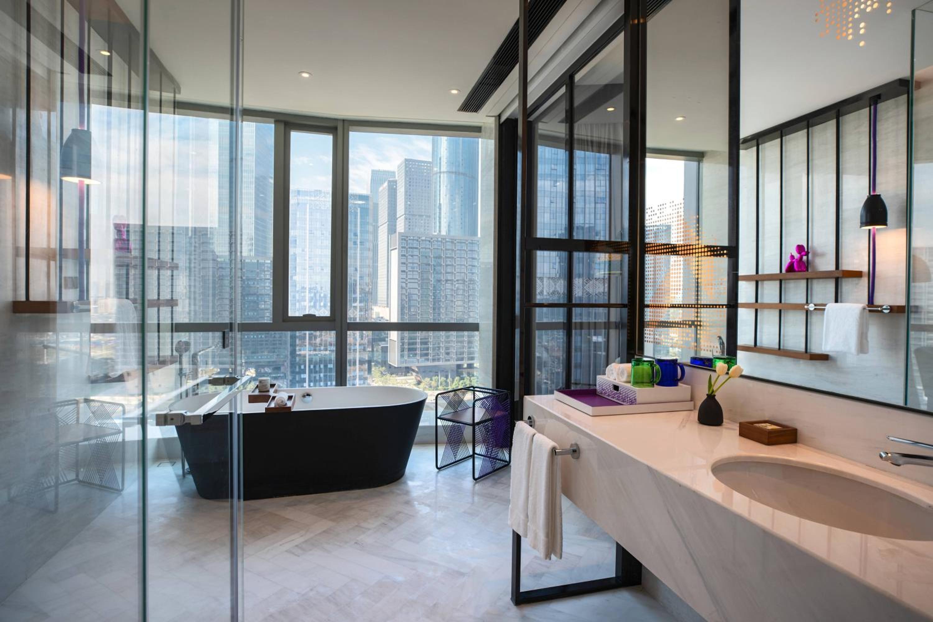 Premium King Room with City View photo 2