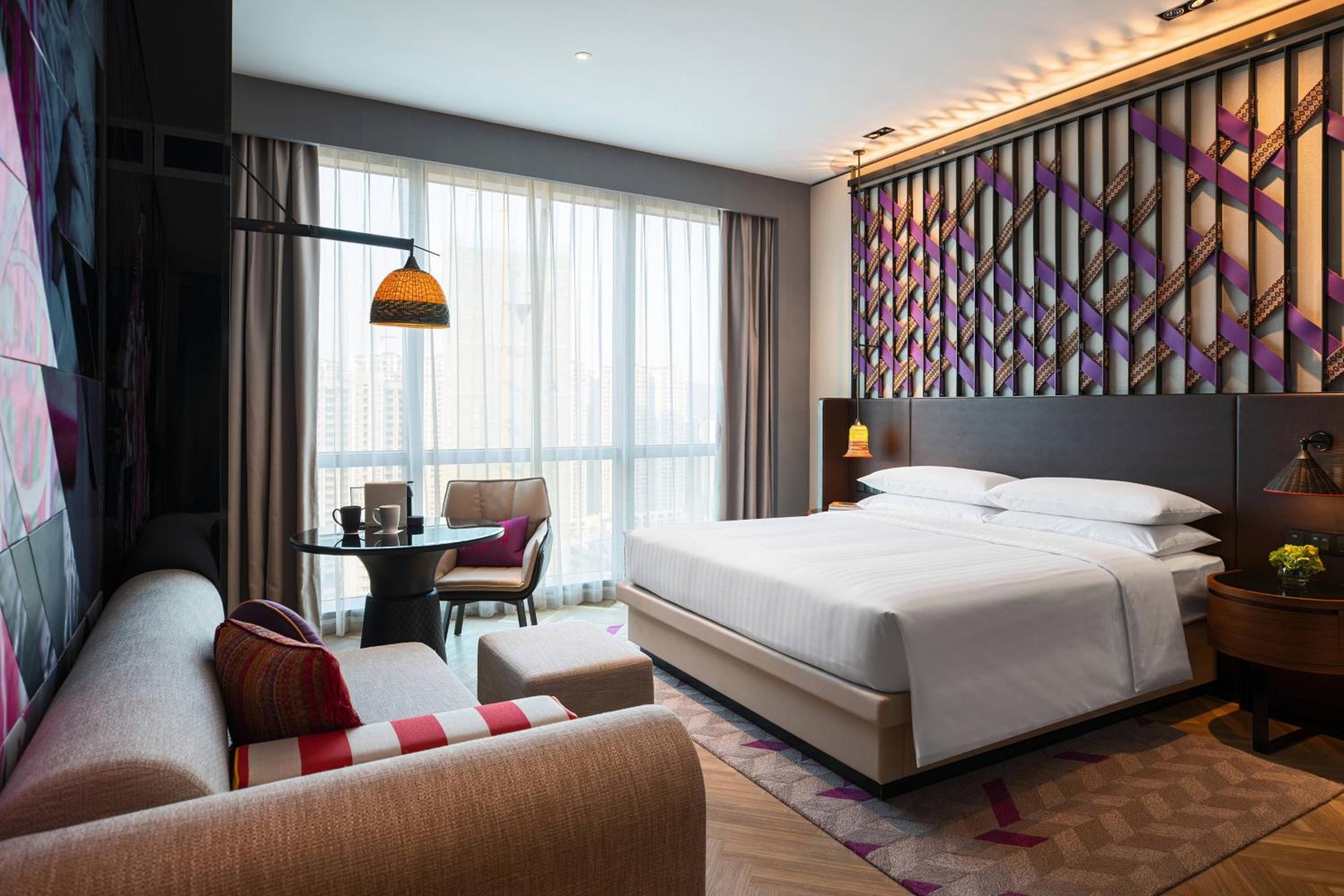 Executive Queen Room with Executive Lounge Access photo 1