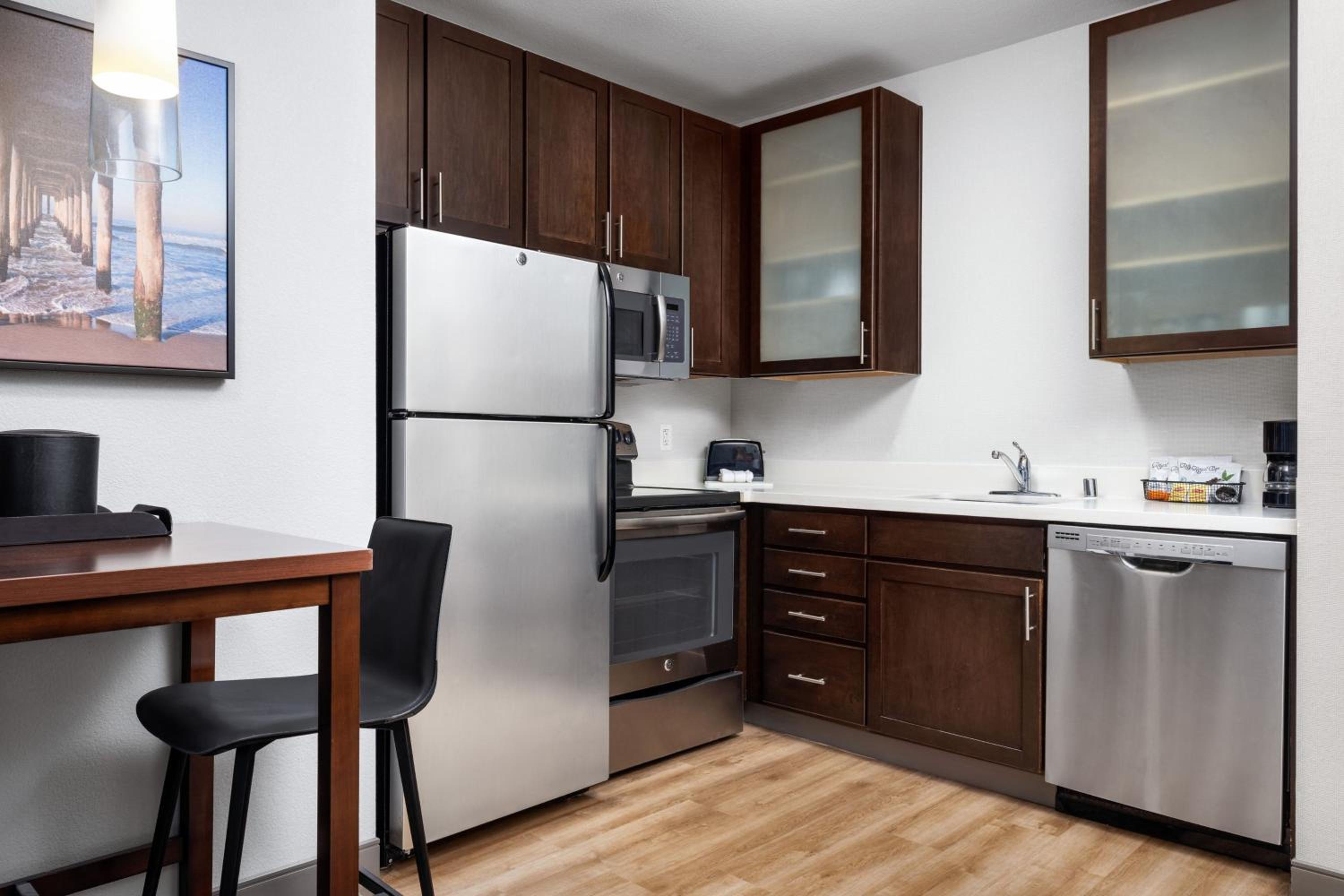 One-Bedroom Corner King Suite with Sofa Bed - Hearing Accessible photo 2