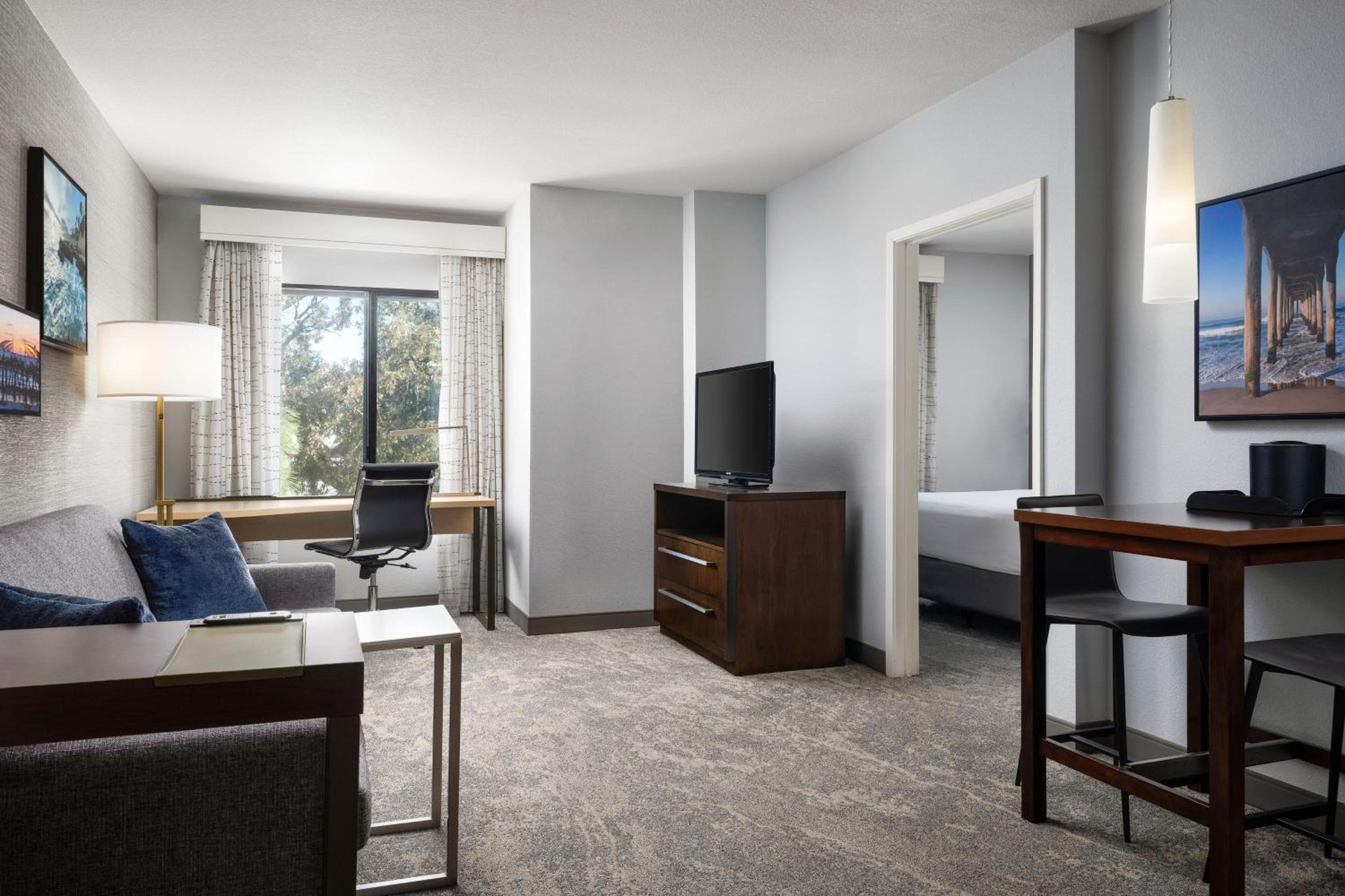 One-Bedroom King Suite with Sofa Bed and Adapted Tub - Mobility Accessible photo 1