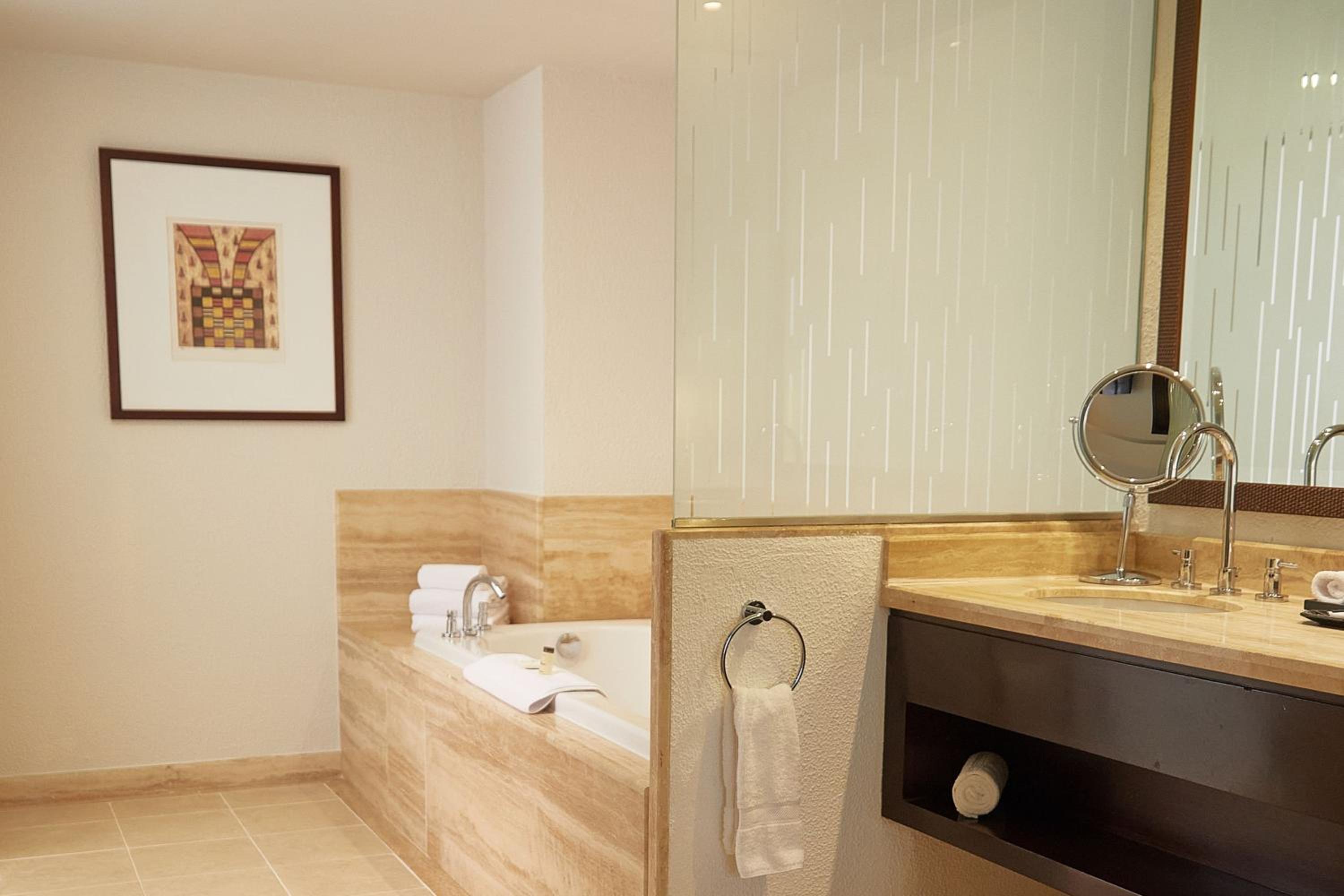 Junior Suite, Junior Suite, 1 King - Photo 2