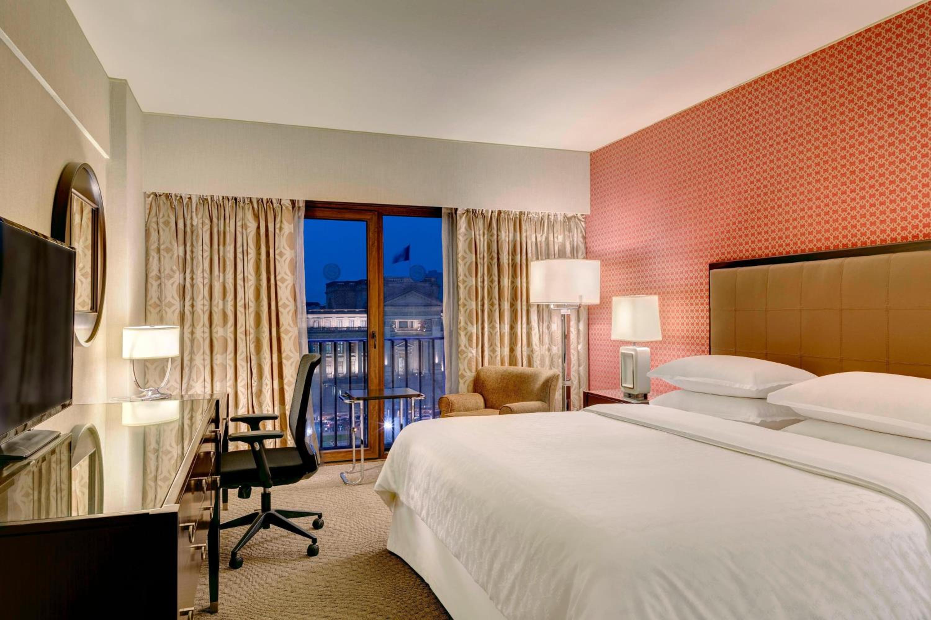 Classic, Guest room, 1 King - Photo 1