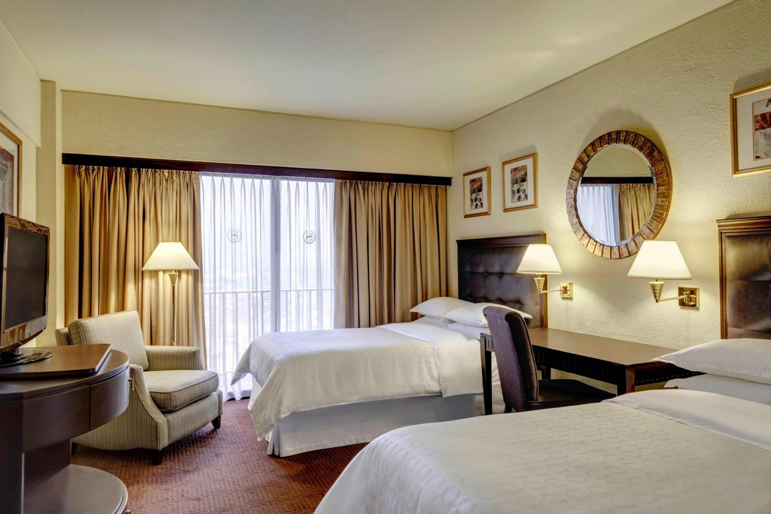 Concierge level, Smaller Guest room, 2 Twin/Single Bed(s) - Photo 1