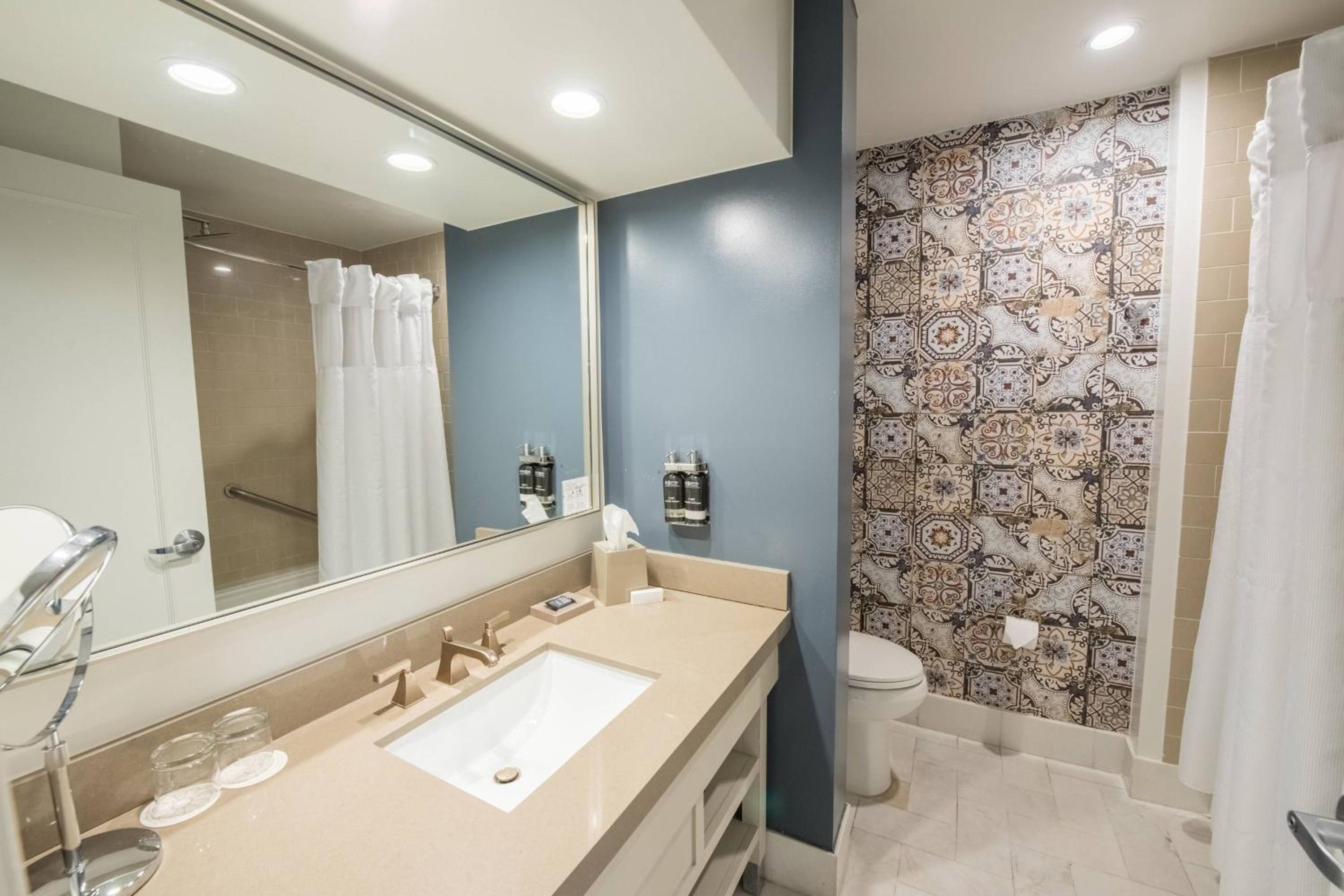 Ponce De Leon, Junior Suite, 1 King, Sofa Bed, City View, Balcony photo 2