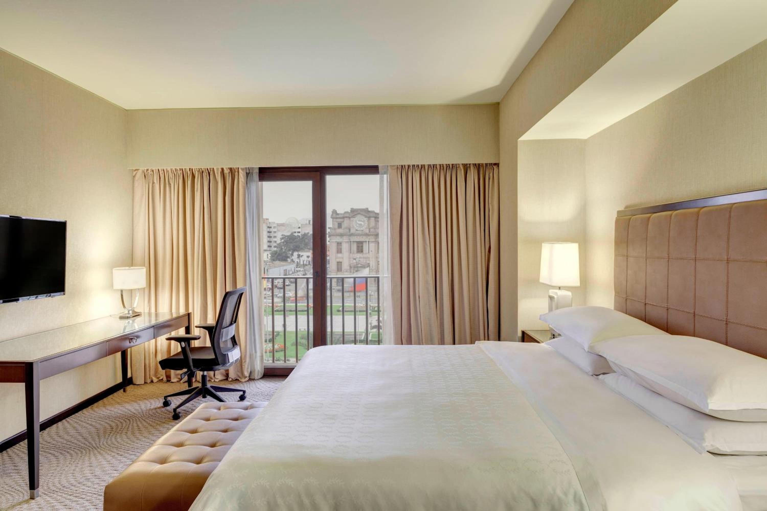 Junior Suite, Junior Suite, 1 King - Photo 7