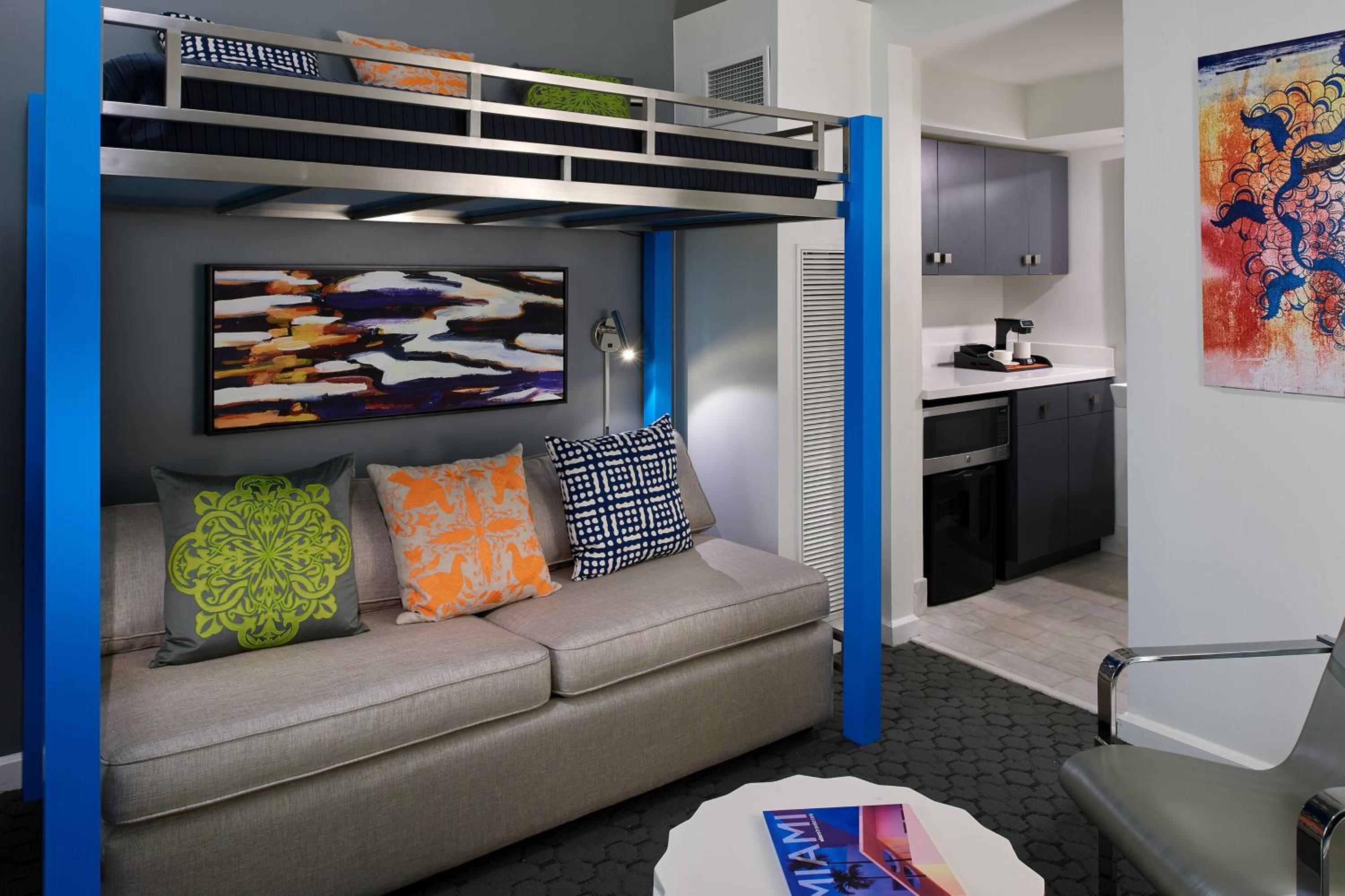  Family Loft, 1 Bedroom Bi-level Loft, City View photo 2