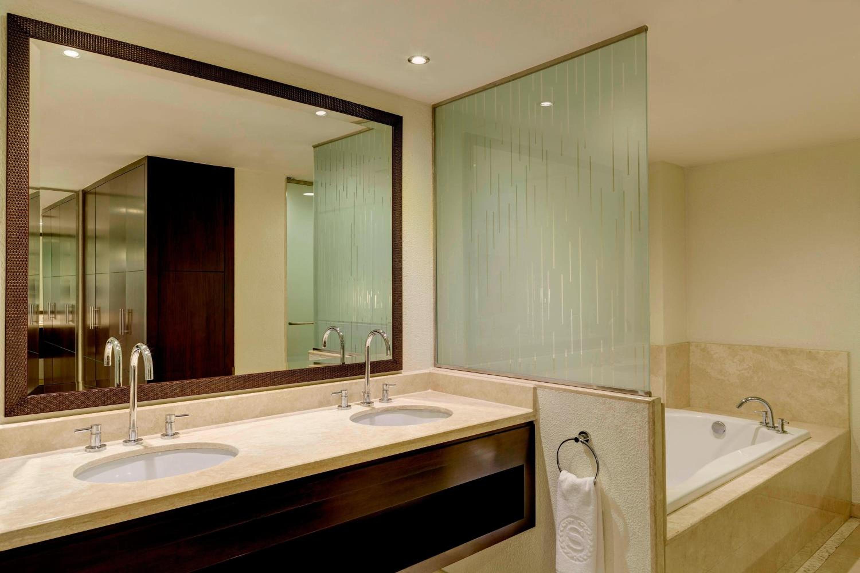 Junior Suite, Junior Suite, 1 King - Photo 5