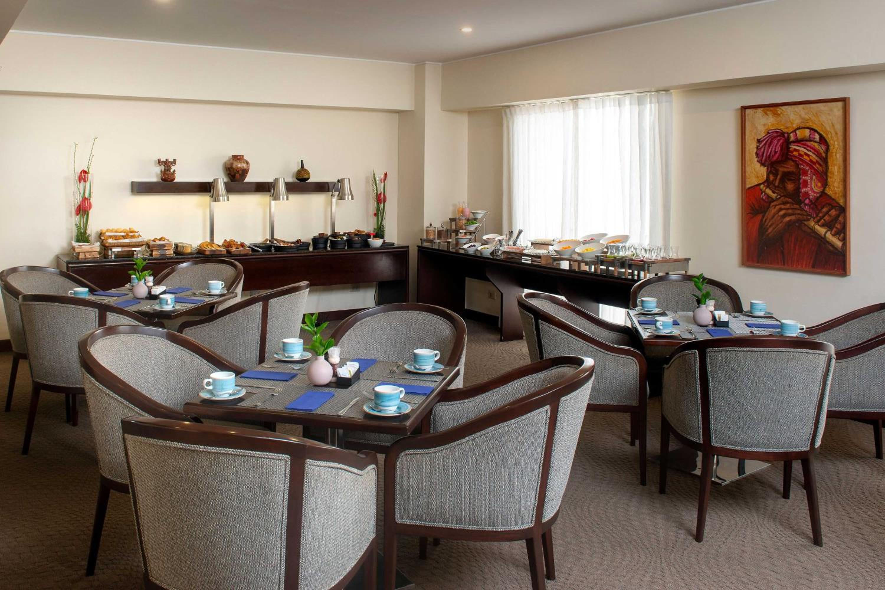 Concierge level, Guest room, 1 King, Corner room - Photo 4