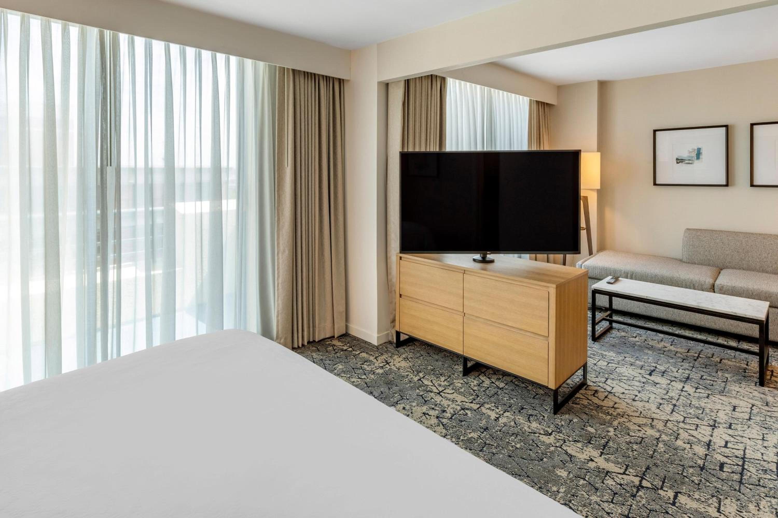 King Studio Suite with Sofa Bed - Photo 2