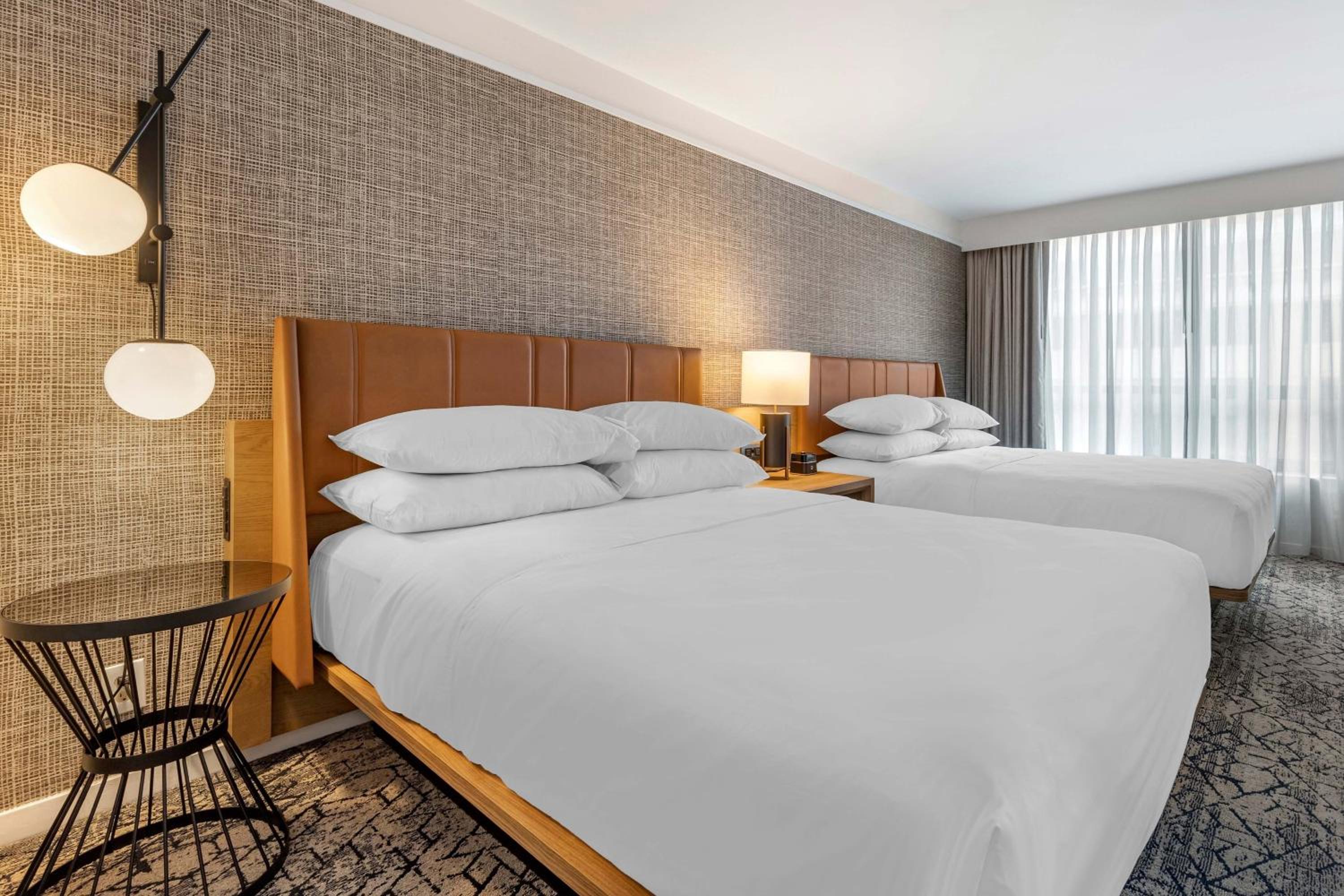 Club level, 1 Bedroom Suite, 2 Double, Sofa bed, City view - Photo 11